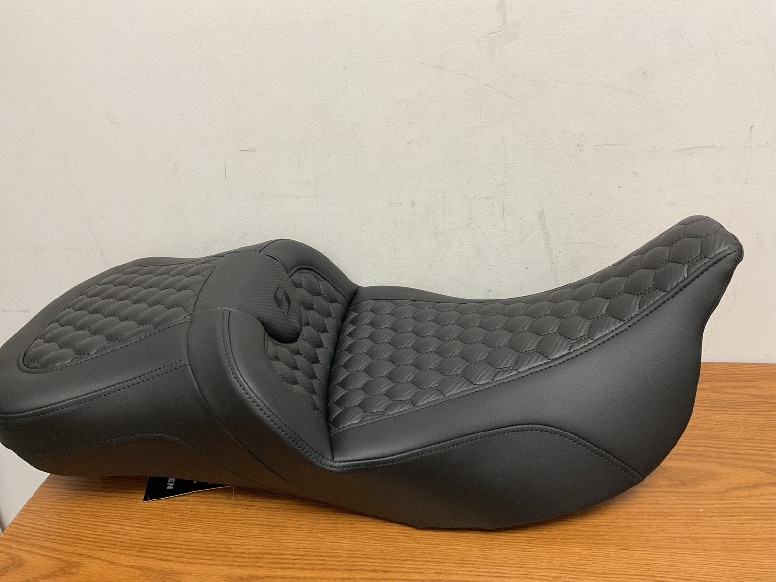 Saddlemen Roadsofa HC Honeycomb 2-Up Seat For Harley Touring 08-25 Heated