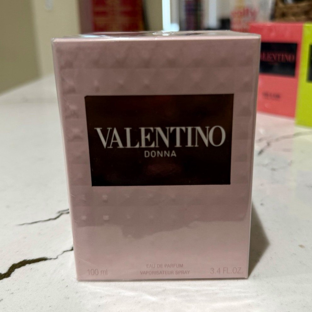 Valentino Donna Eau de Parfum Spray Fragrance, Regular Size 3.4 fl oz Valentino Donna Eau de Parfum Spray Fragrance, Regular Size 3.4 fl oz