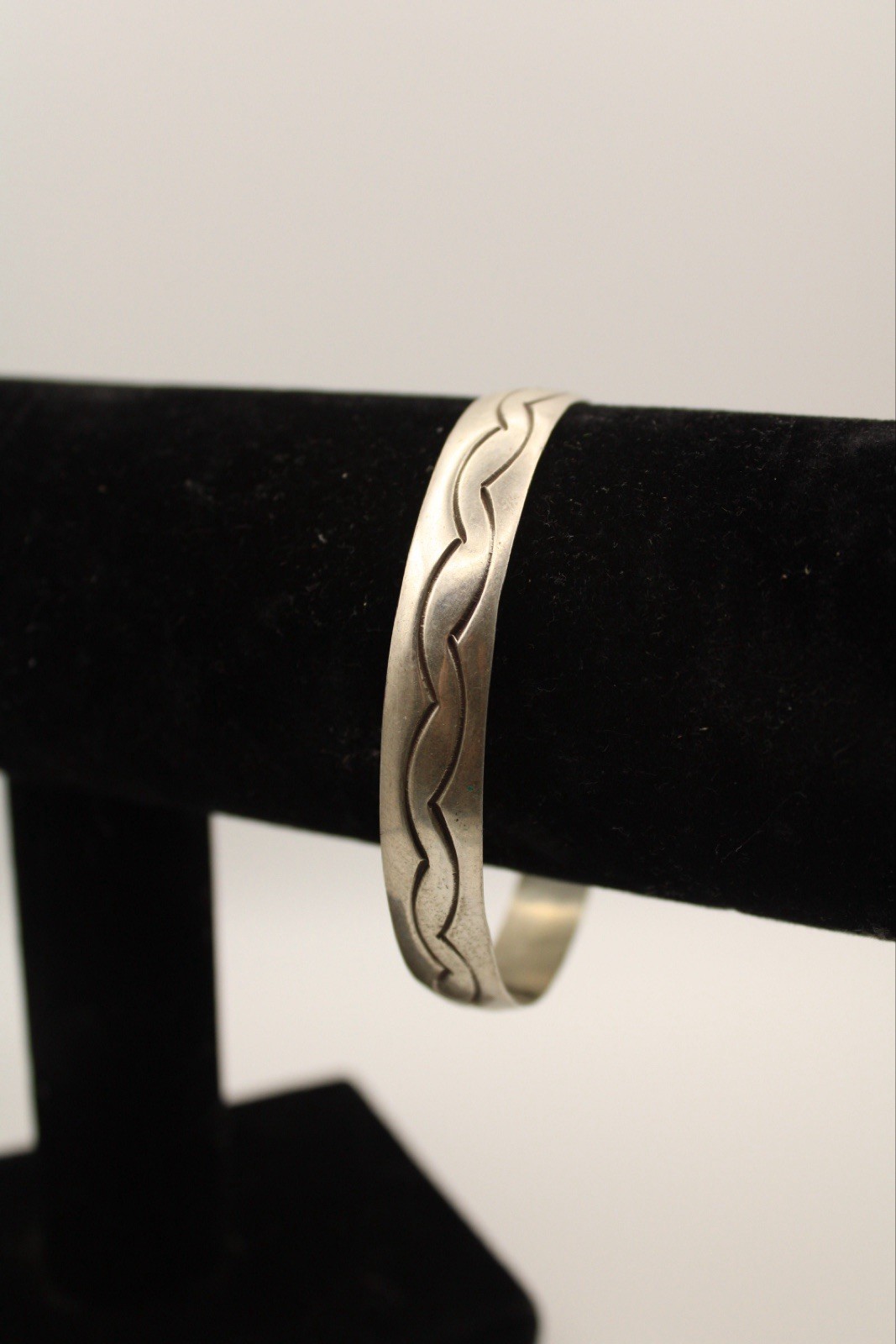 Vintage Handmade Native American Silver 925 Bangle Engraved Bracelet One Piece Vintage Handmade Native American Silver 925 Bangle Engraved Bracelet One Piece