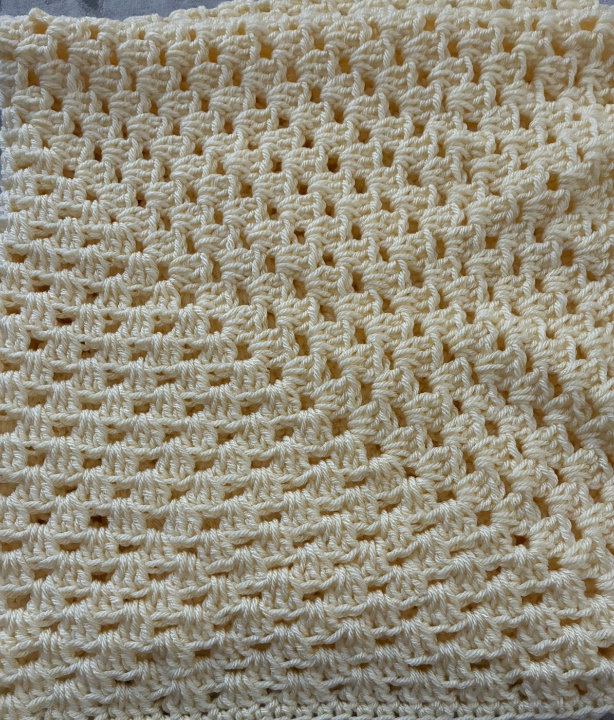 BEAUTIFUL NEW HANDMADE CROCHET BABY BLANKET/AFGHAN   PALE YELLOW 