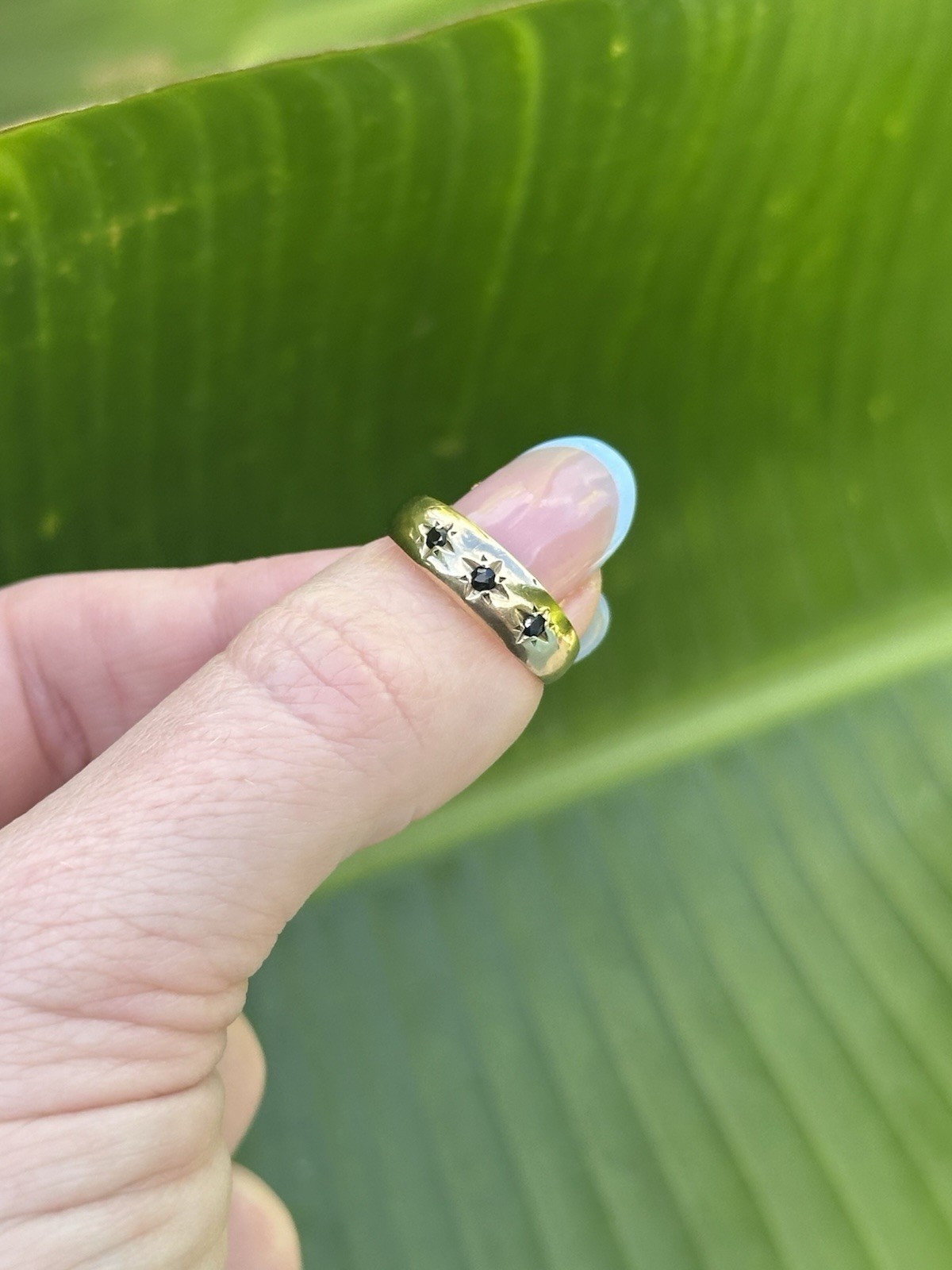 9ct Gold 3 stone Sapphire Gypsy Band Ring Size J 1/2
