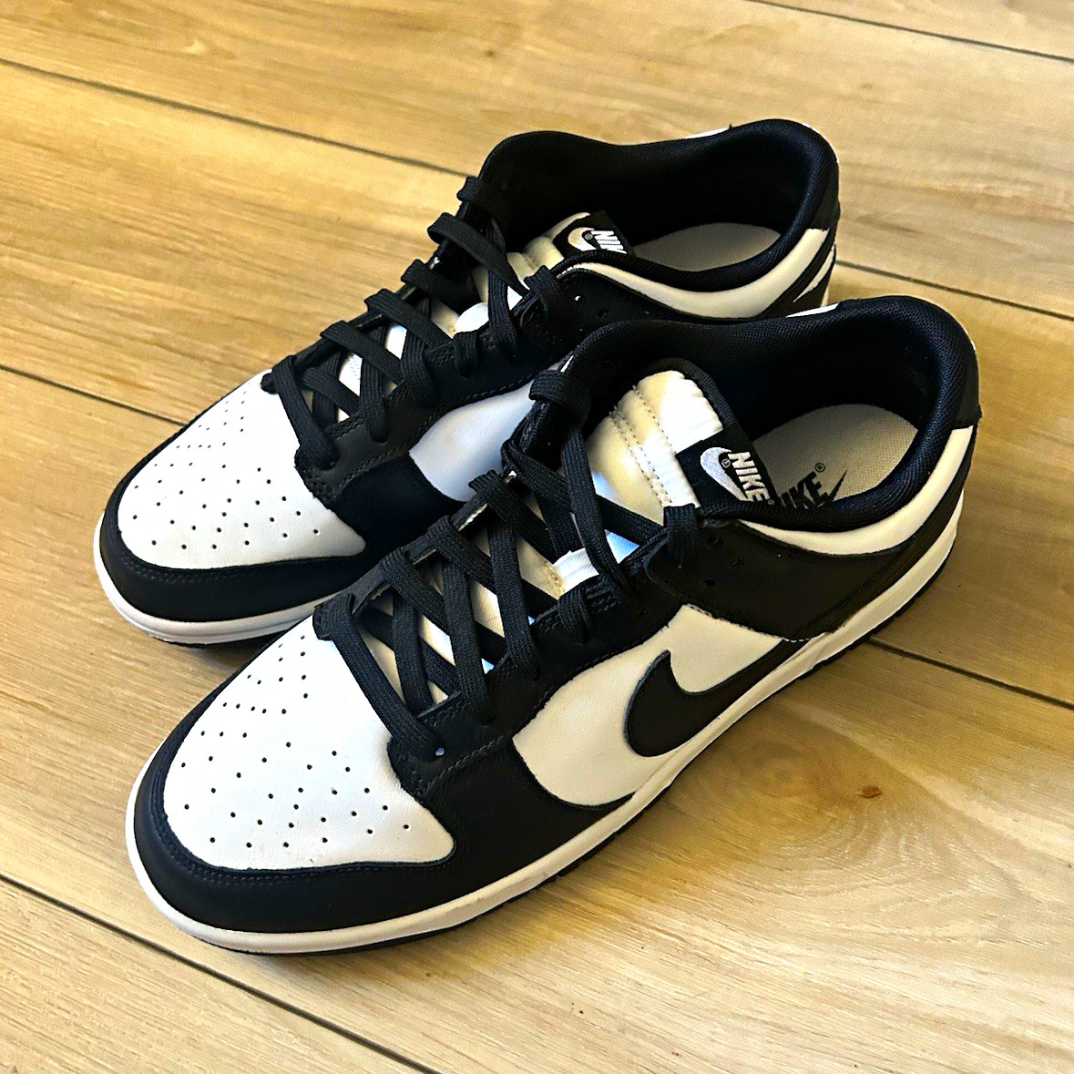 Nike Men\'s Black/White Colorblock Low Top Lace-Up Athletic Sneakers Nike Men\'s Black/White Colorblock Low Top Lace-Up Athletic Sneakers
