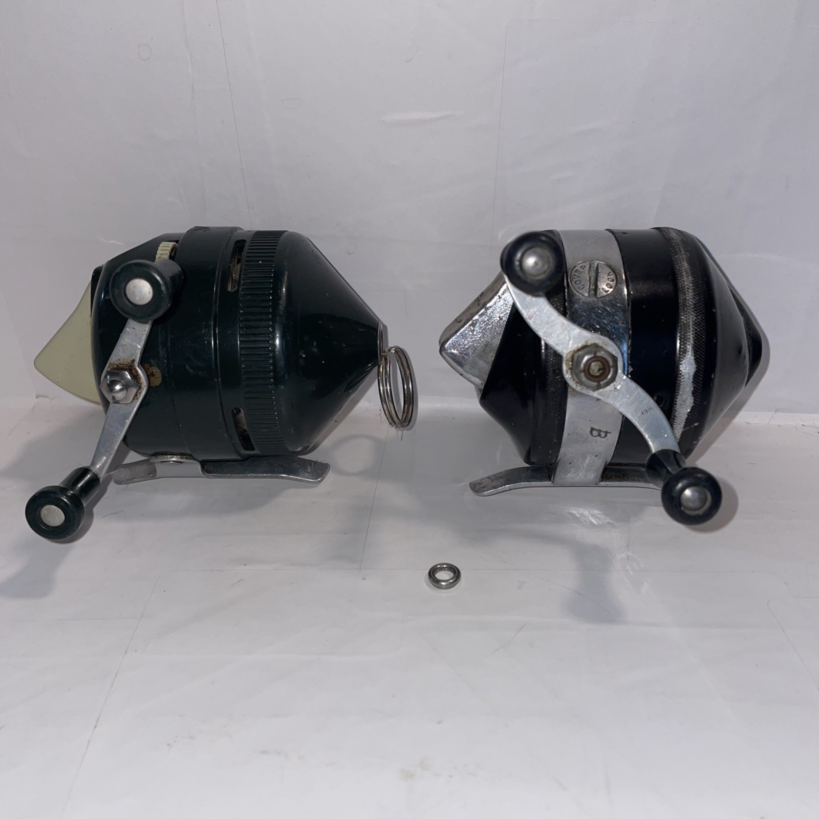 N35 Vintage Zebco Spinner 33 B &202 Spincasting Fishing Reel USA Metal Foot Rare N35 Vintage Zebco Spinner 33 B &202 Spincasting Fishing Reel USA Metal Foot Rare