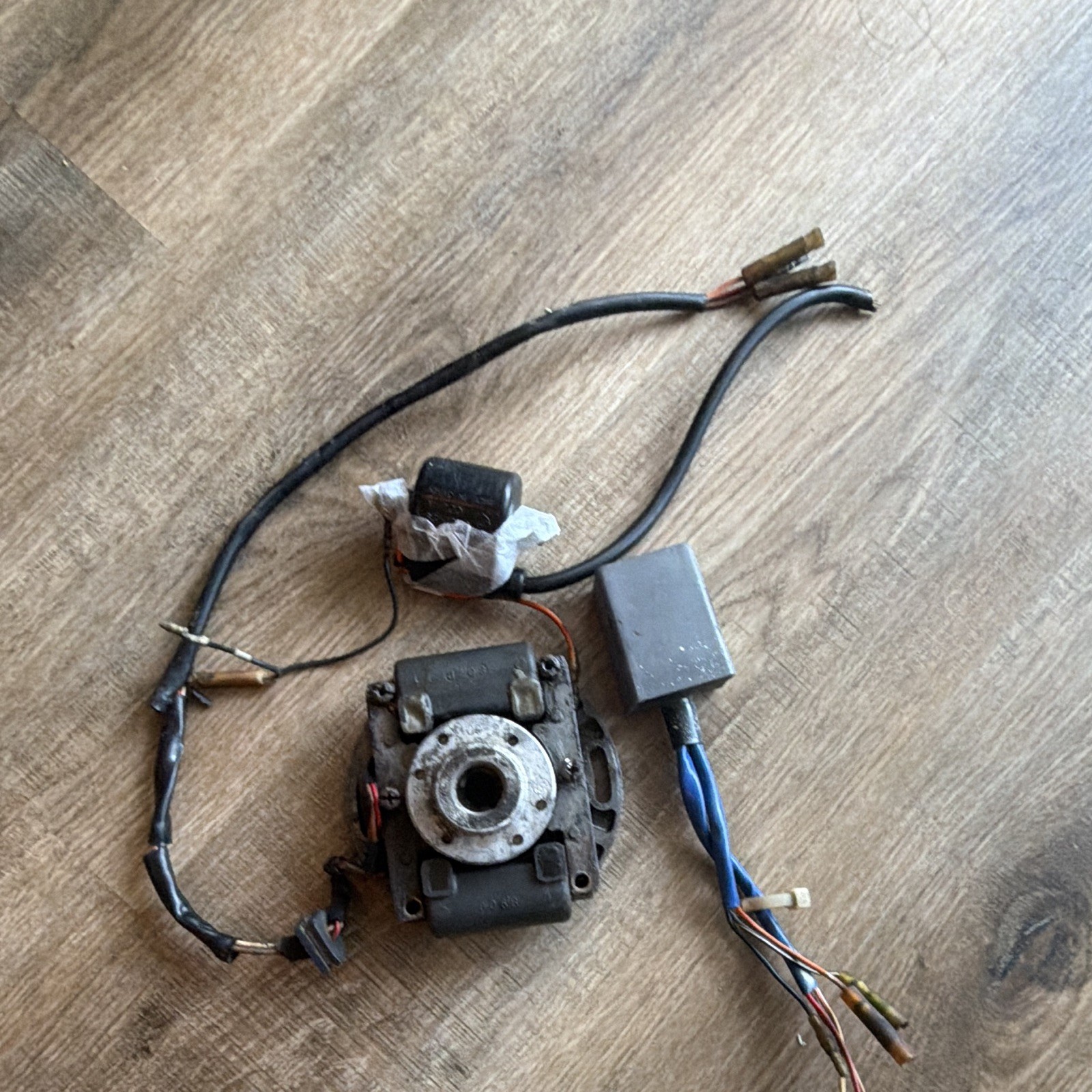 Original Yamaha YZ125 stator from the early 1980s. This is a very