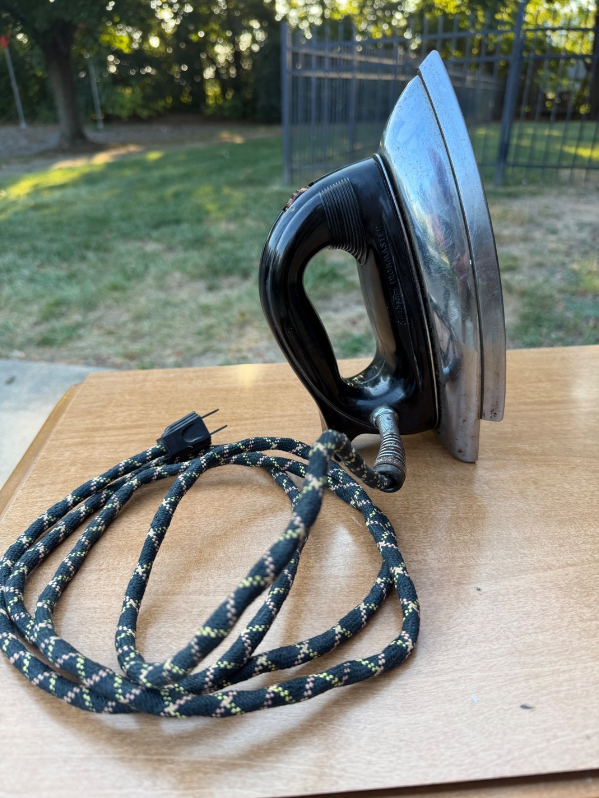 Vintage 1939 Sunbeam Ironmaster A-4 Art Deco Iron Bakelite Handle Cord
