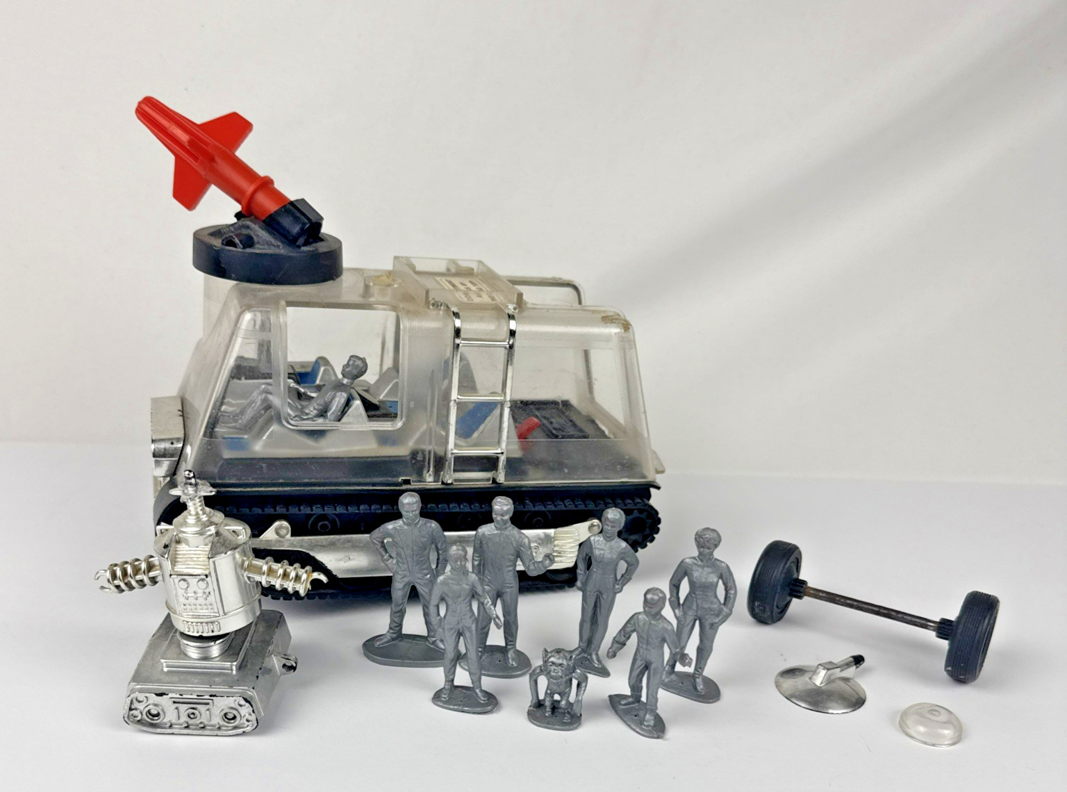 1966 Mattel Lost In Space Switch N Go Complete 9 Figure Set Robot Chariot