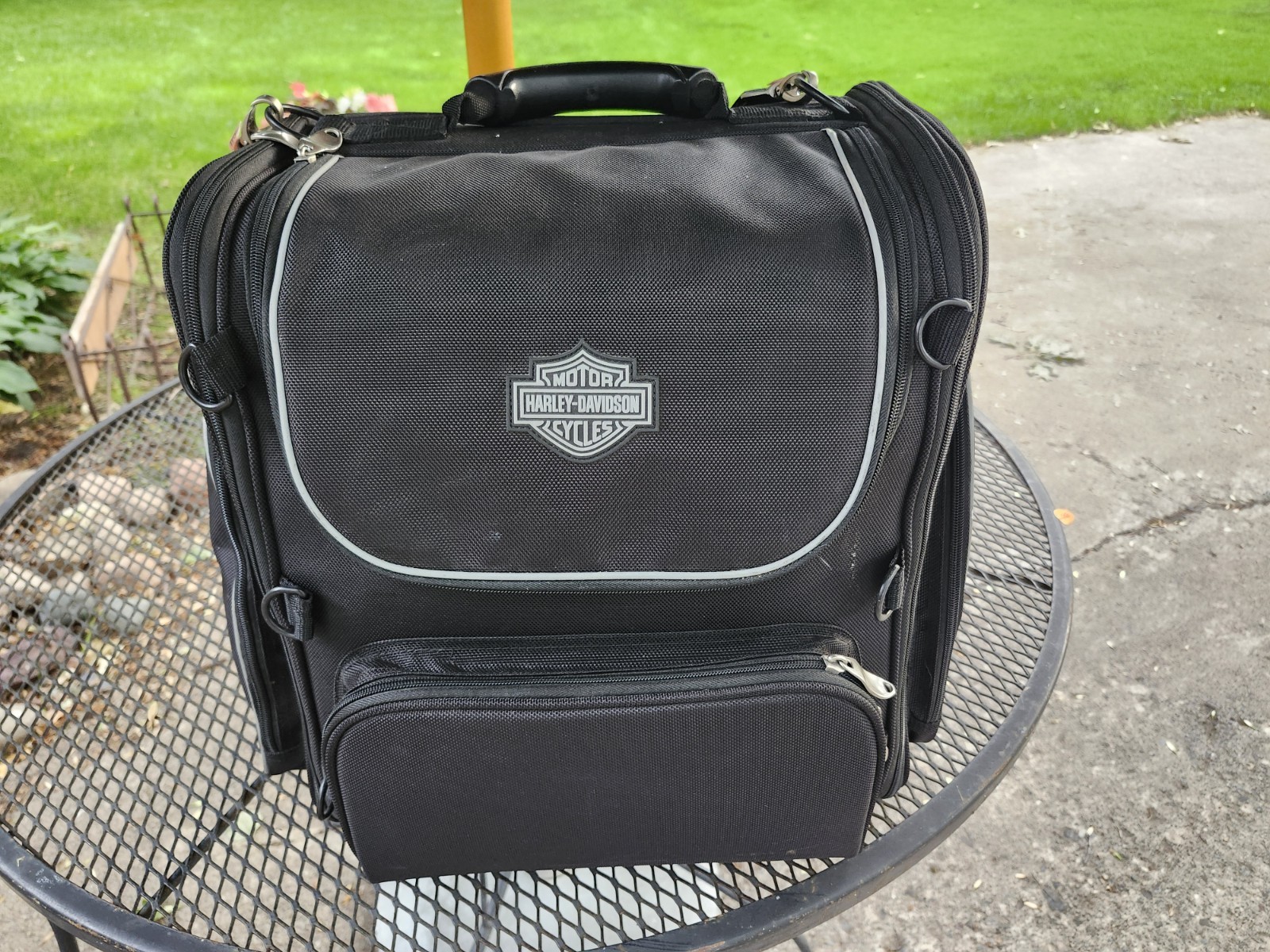 XLG Harley Davidson Premium Touring Luggage Black Bag W/ Rain Cover. Excellent XLG Harley Davidson Premium Touring Luggage Black Bag W/ Rain Cover. Excellent