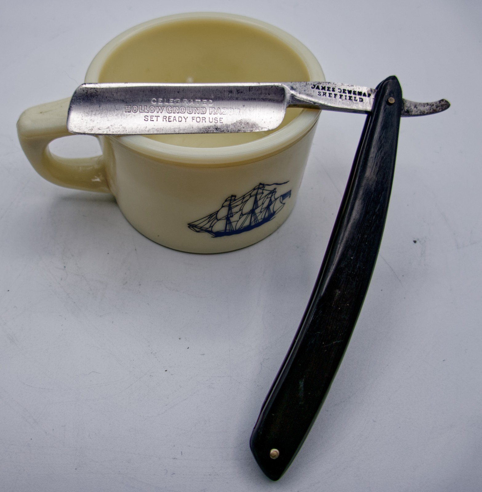 11/16 Antique James Dewsnap Sheffield Straight Razor Celebrated Hollow Ground