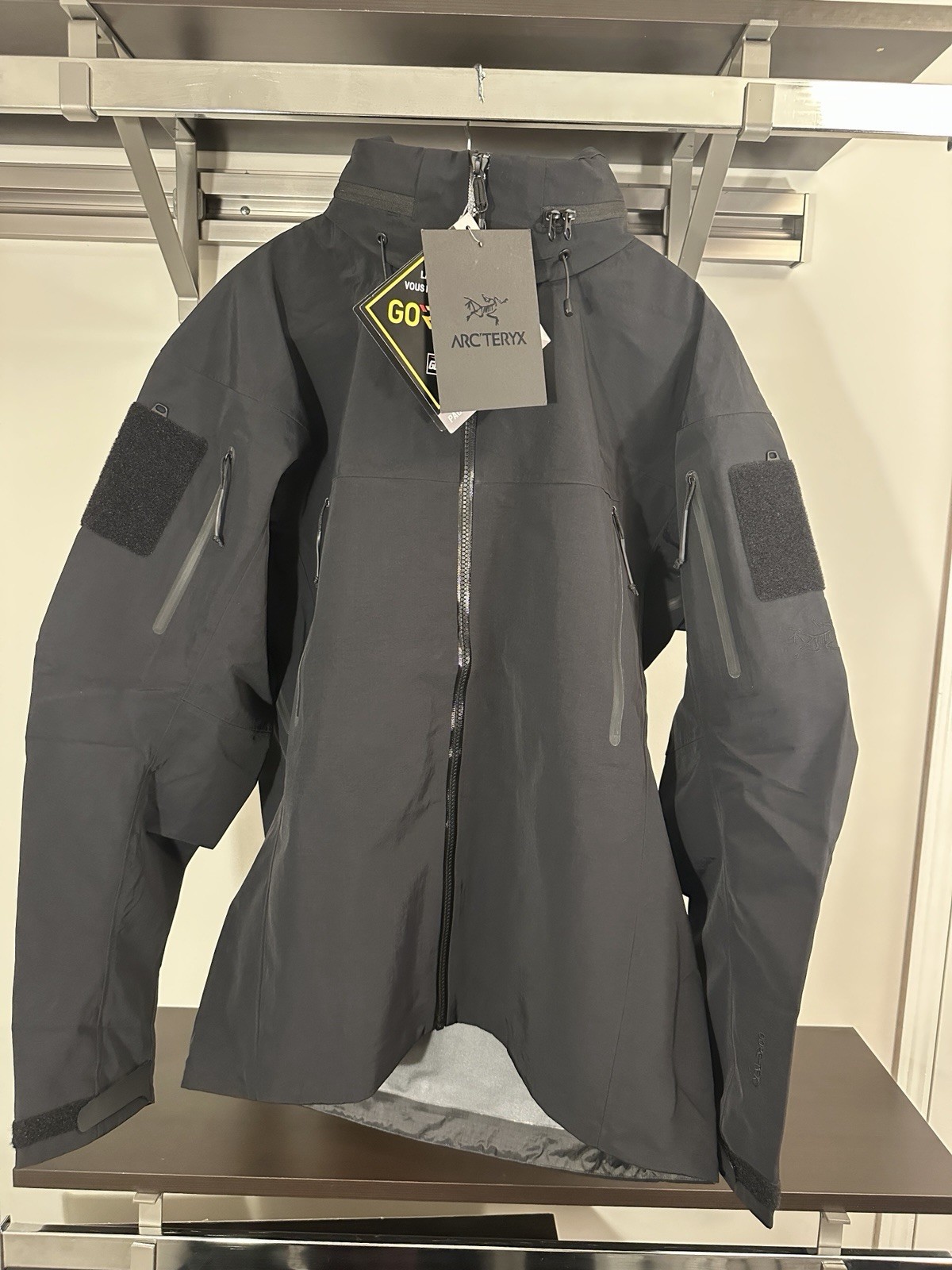 Arc’teryx Leaf Alpha Gen 2.1 Gore-tex Jacket Shell BNWT Black/Large Arc’teryx Leaf Alpha Gen 2.1 Gore-tex Jacket Shell BNWT Black/Large