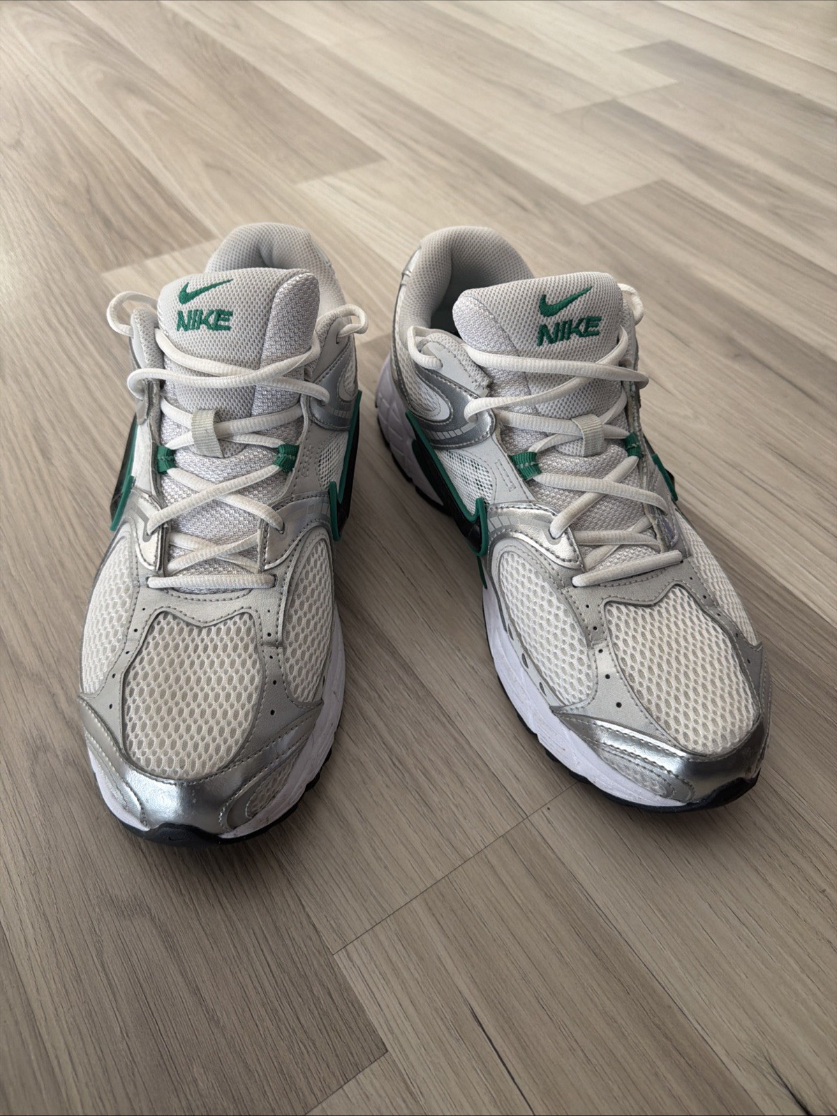 Nike V5 RNR White Pine Green Men\'s Size 12 Nike V5 RNR White Pine Green Men\'s Size 12