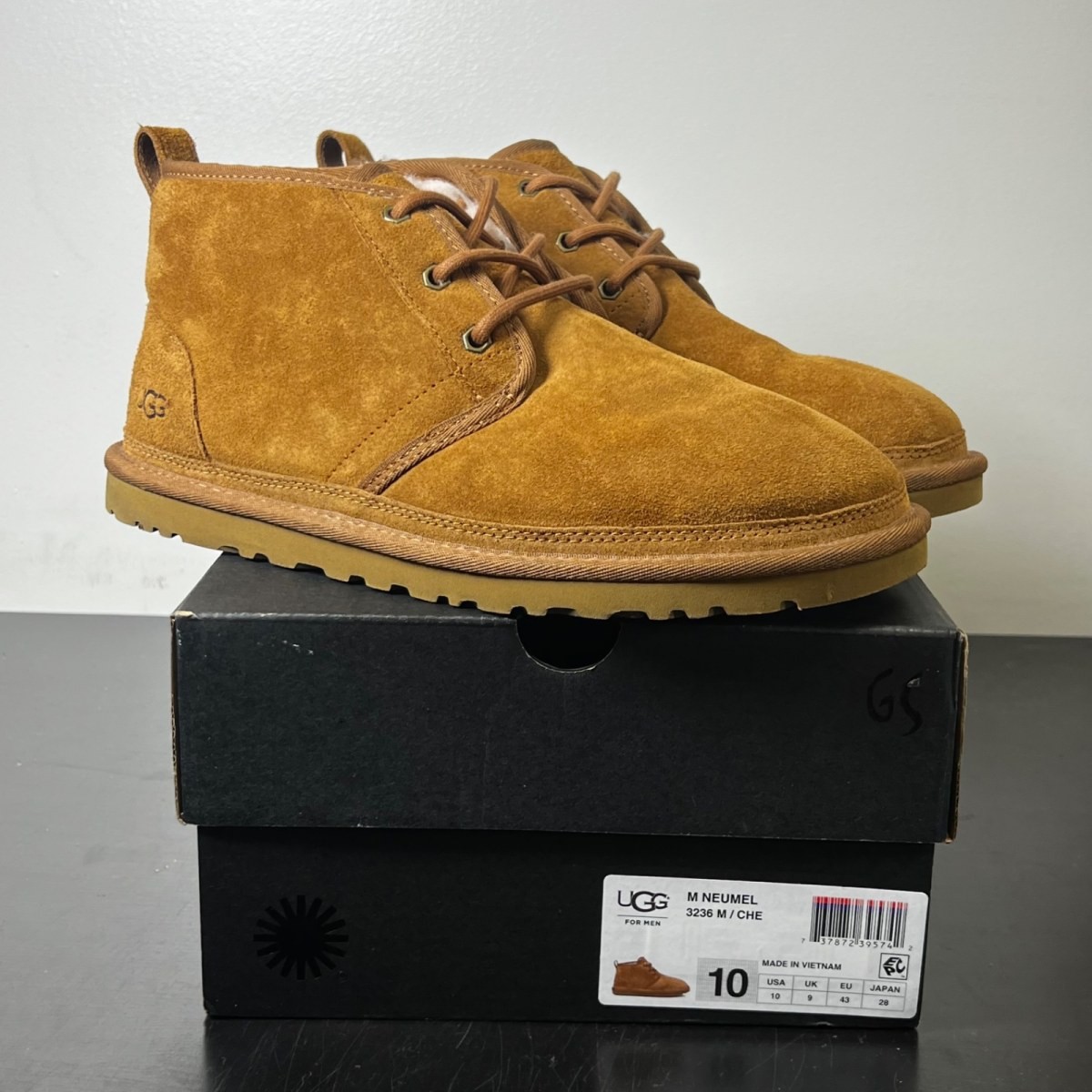 UGG Neumel Boot Chestnut 10 (Lightly Worn Pre-Owned)UGGChestnut Size 10 UGG Neumel Boot Chestnut 10 (Lightly Worn Pre-Owned)UGGChestnut Size 10