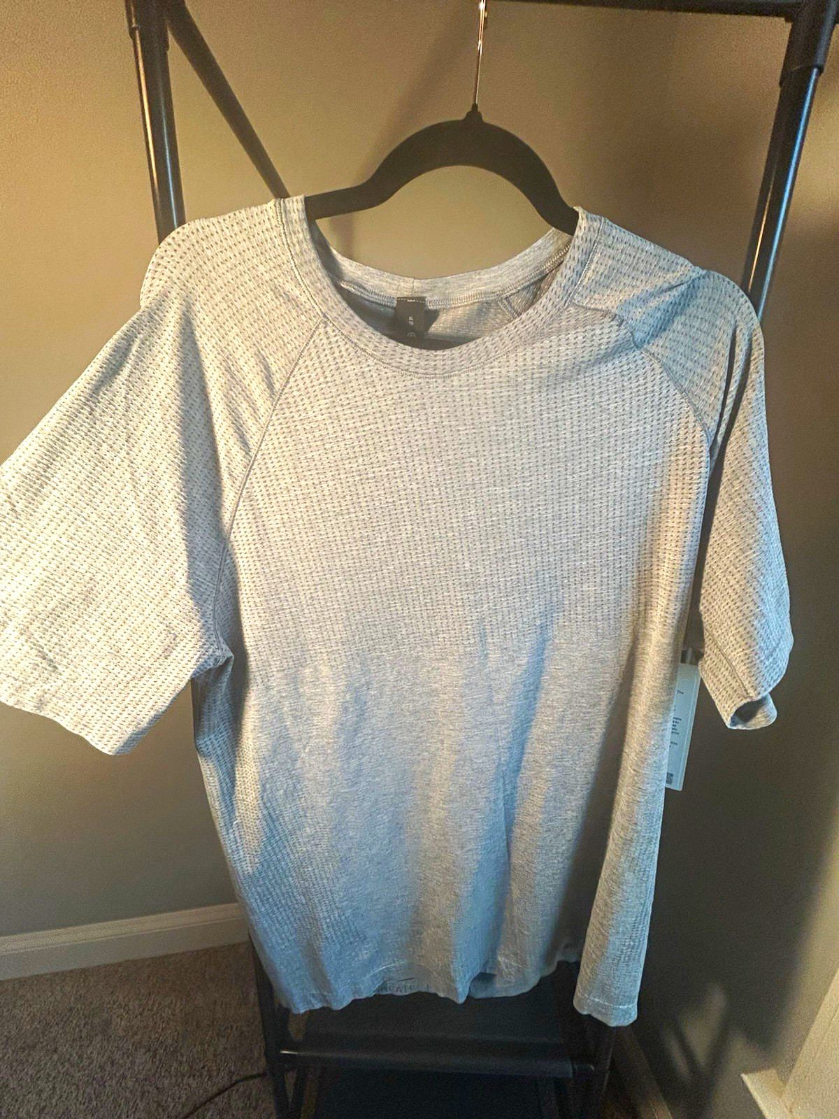 lululemon Men\'s XL Gray Polyester Athletic Fit Breathable Raglan Tee Gym