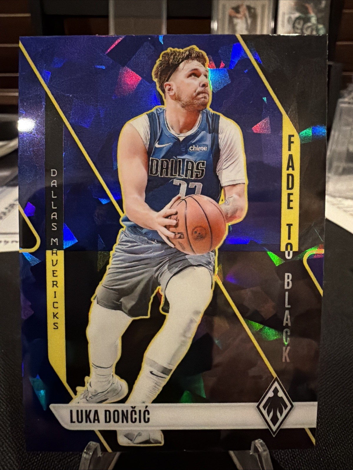 2023-24 Panini Phoenix - Fade to Black Luka Dončić #18 Blue Ice