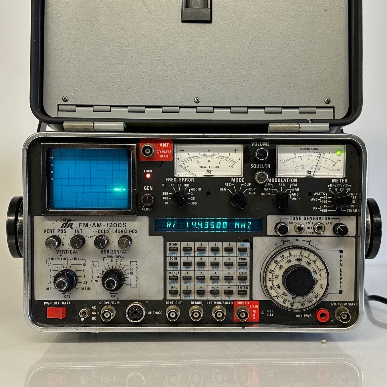 IFR FM / AM 1200S Communications Service Monitor Spectrum Analyzer IFR FM / AM 1200S Communications Service Monitor Spectrum Analyzer