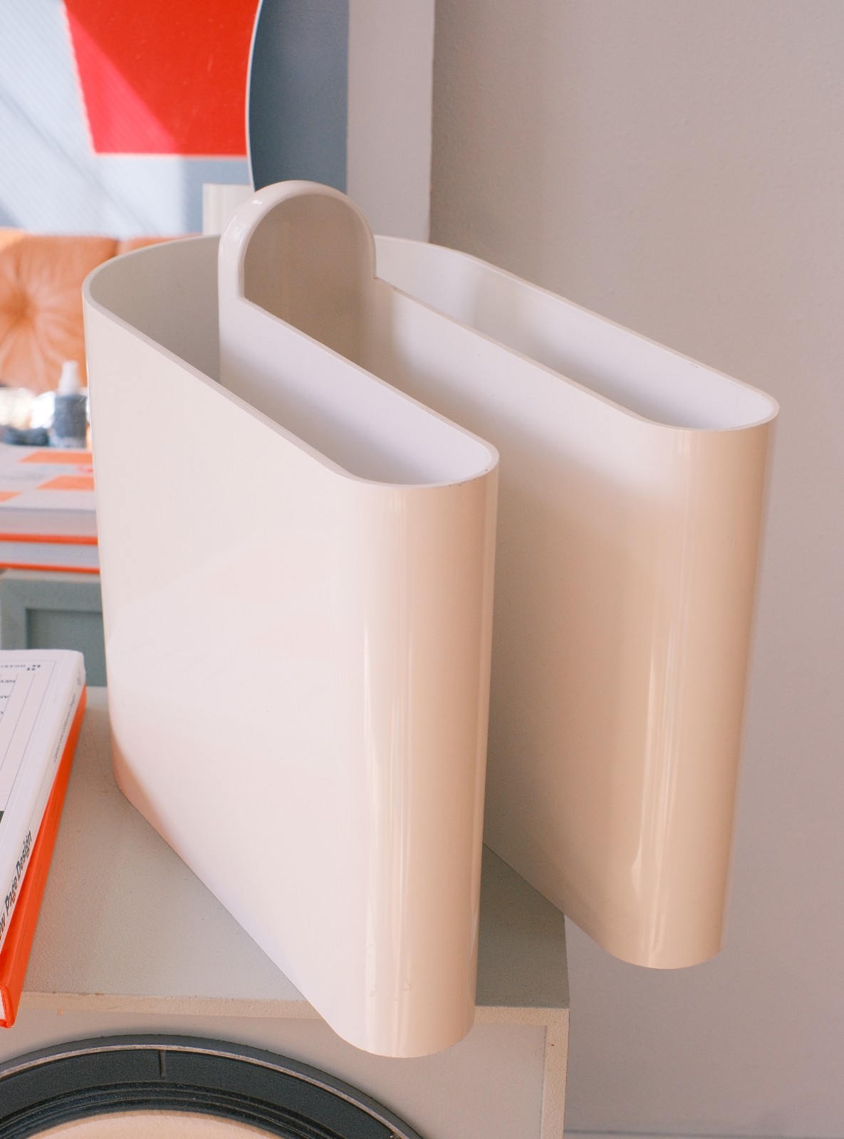Rodolfo Bonetto Buk 1970s vintage Italian designer magazine rack kartell style