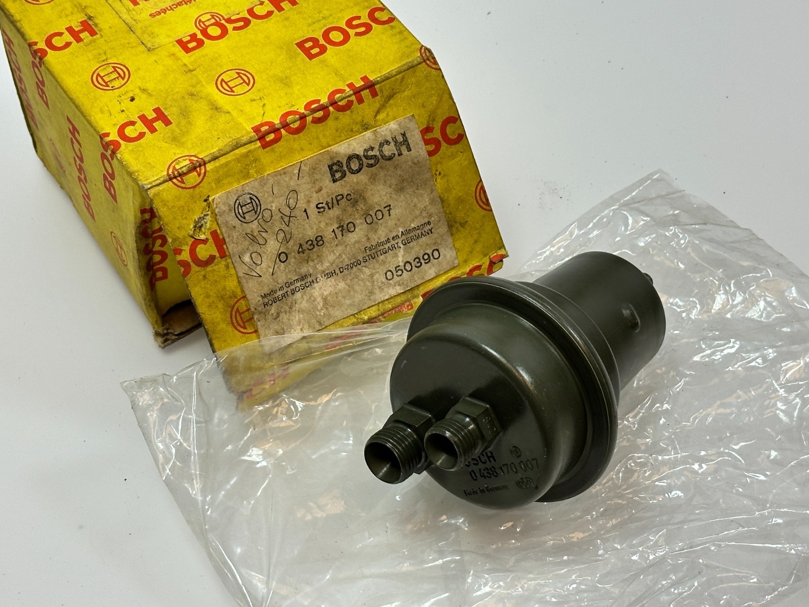 NOS BOSCH 0 438 170 007 SAAB  Volvo 1974-1978 Fuel Accumulator Pressure Damper