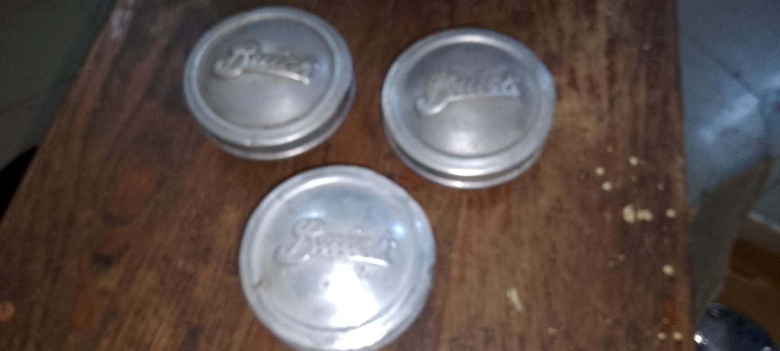 BUICK VINTAGE WHEEL CUP 5 PIECES 1924 1925 1926 1927 1928 1929 BUICK VINTAGE WHEEL CUP 5 PIECES 1924 1925 1926 1927 1928 1929