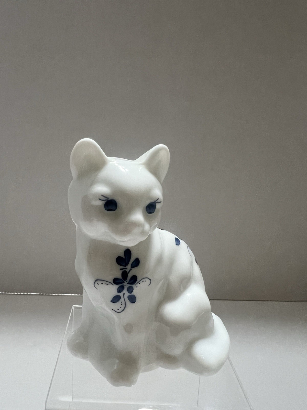 Vintage Fenton Glass Art Sitting Cat White Glass Hand Painted Blue Flowers 