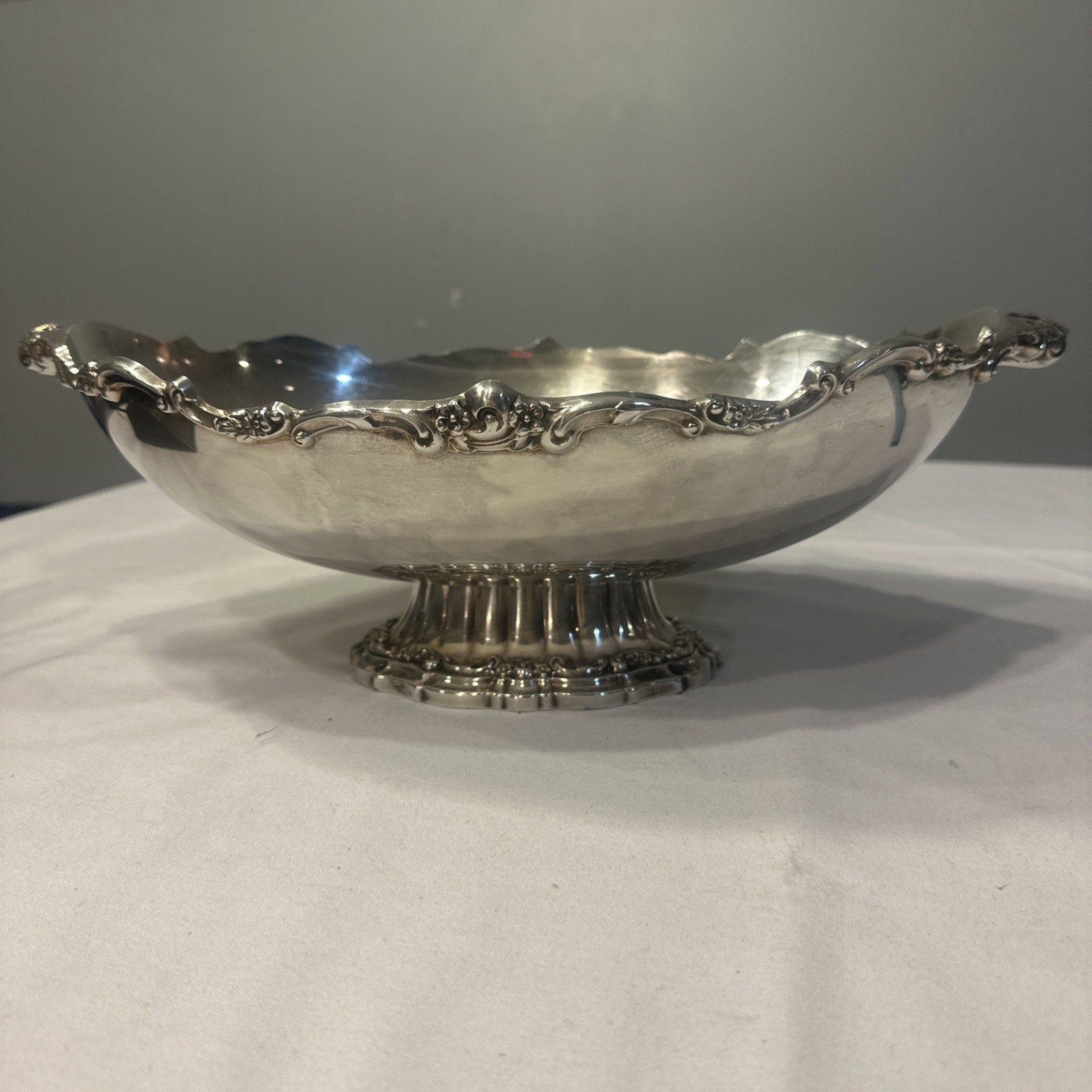 Vintage Lunt V-75 Silver Plate Large Oval Bowl With Ornate Pedistal 