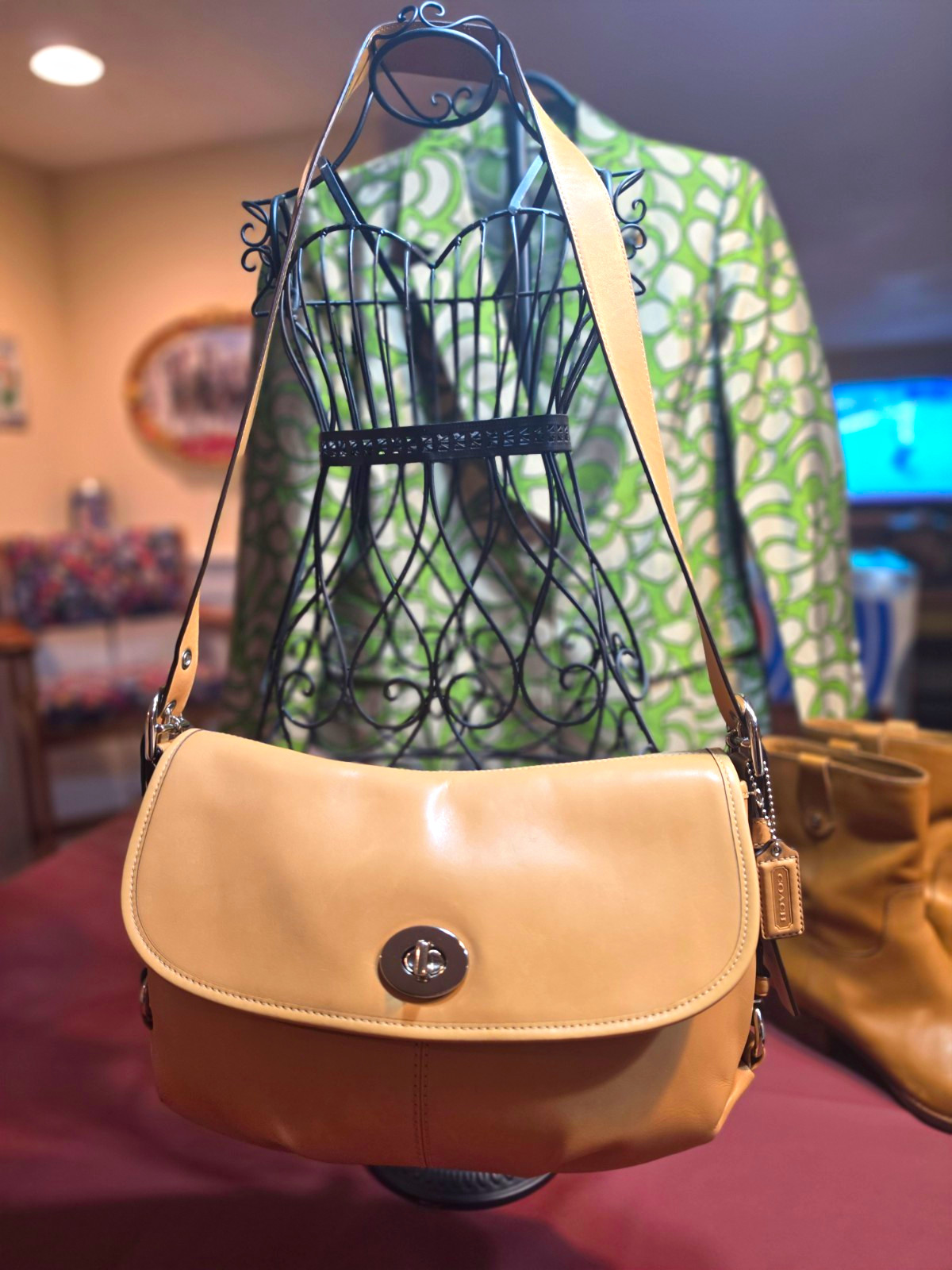 Vintage Coach Legacy Smooth Leather Flap Turnlock Camel Tan Silver F15170