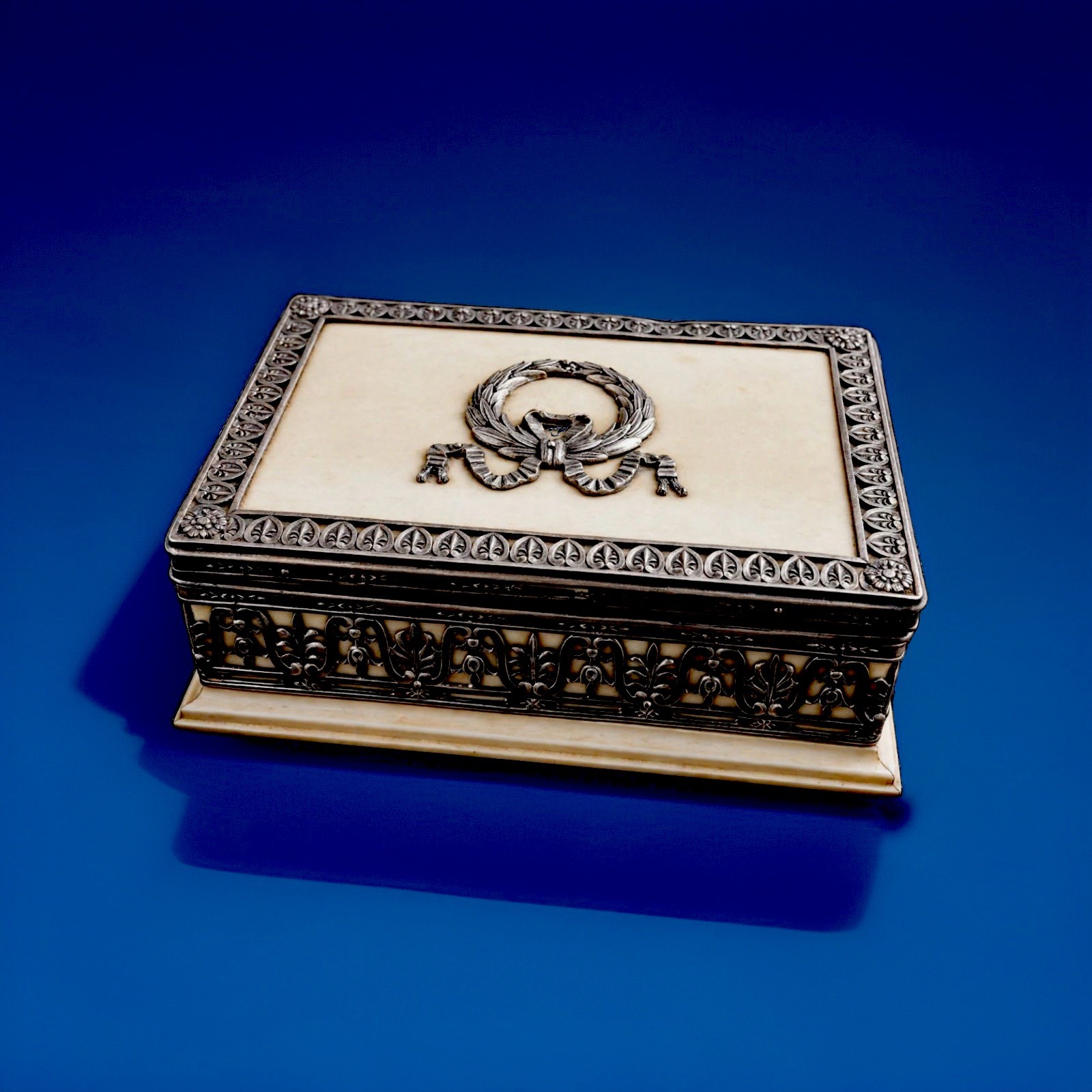 ANTIQUE MUSEUM QUALITY AND STERLING SILVER CHINESE BOX c 1900