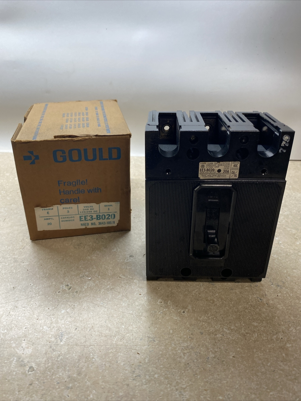 Gould I-T-E EE3-B020 Circuit Breaker (NEW IN BOX) Gould I-T-E EE3-B020 Circuit Breaker (NEW IN BOX)