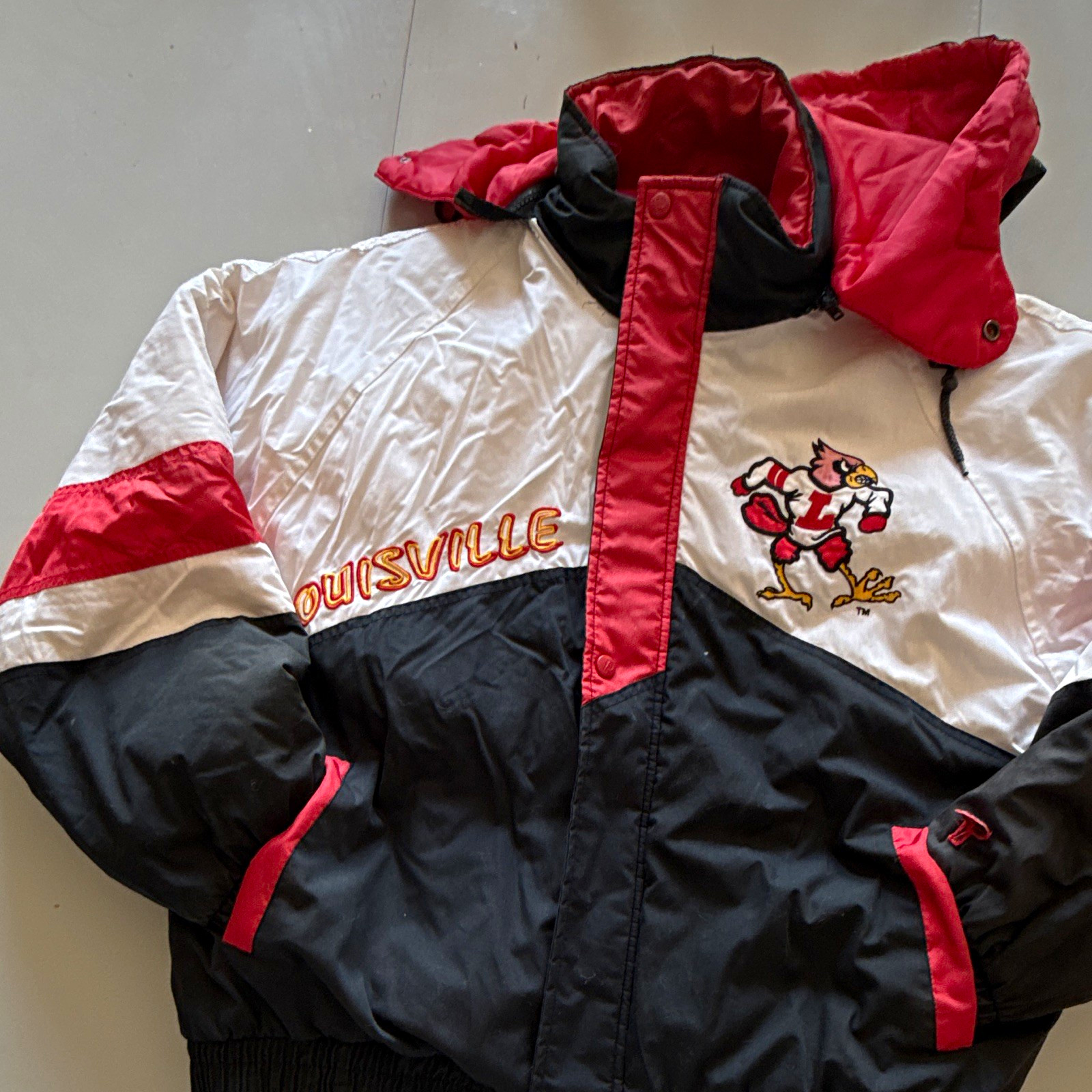 Louisville Cardinals Hooded Pro Player Puffer Jacket Size L 90s Vintage UofL Louisville Cardinals Hooded Pro Player Puffer Jacket Size L 90s Vintage UofL