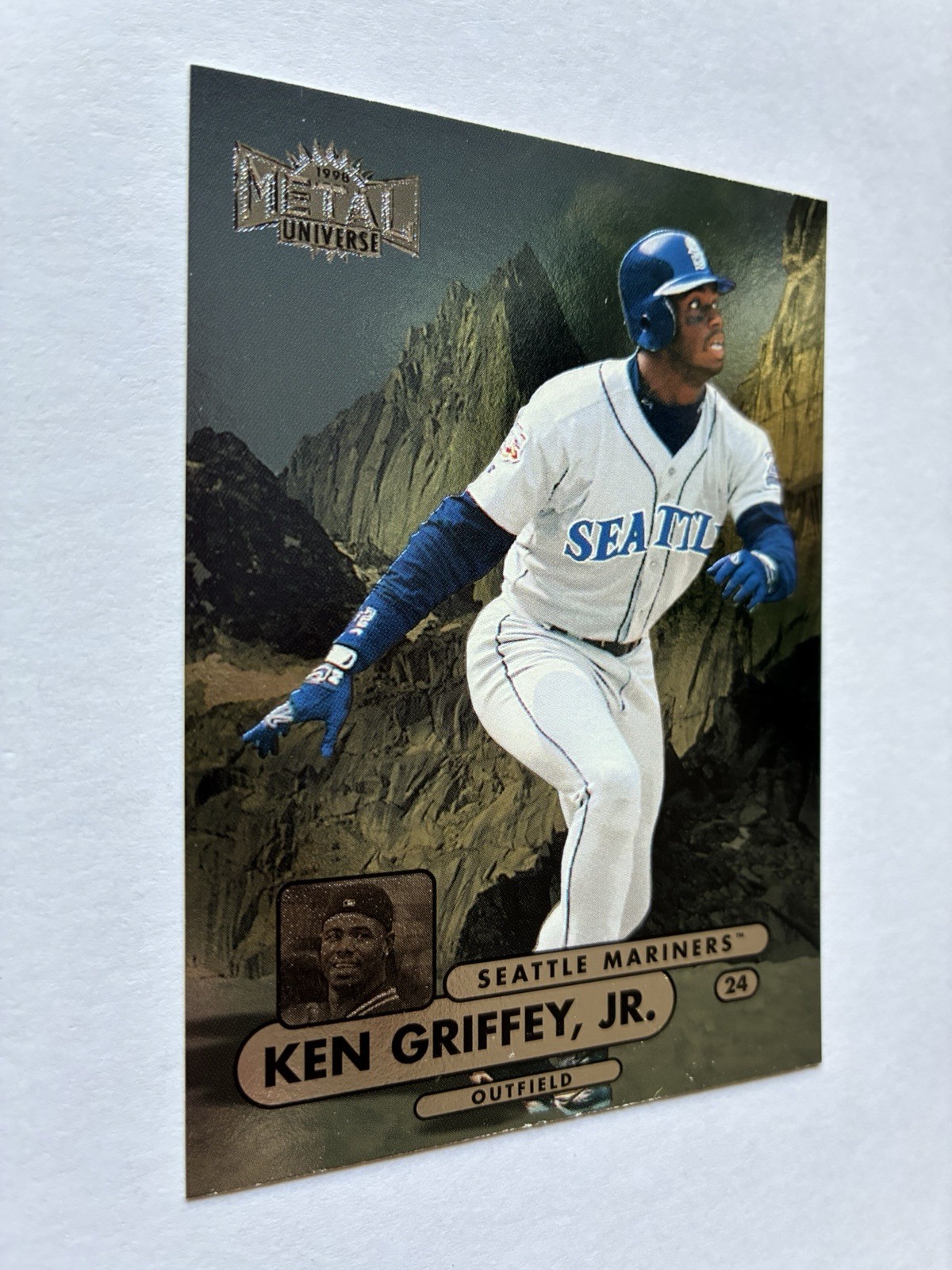 Fleer/SkyBox 1998 Metal Universe Ken Griffey Jr Seattle Mariners #161 Base Set Fleer/SkyBox 1998 Metal Universe Ken Griffey Jr Seattle Mariners #161 Base Set