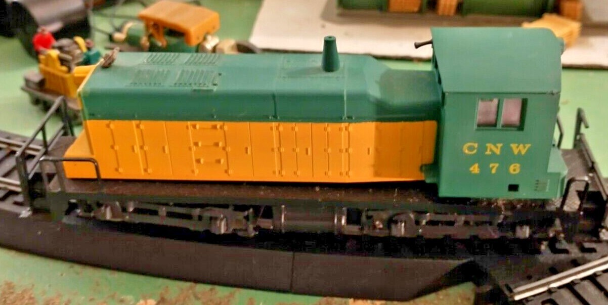HO Scale  AHM Chicago Northwestern  SW 1  Diesel locomotive 476