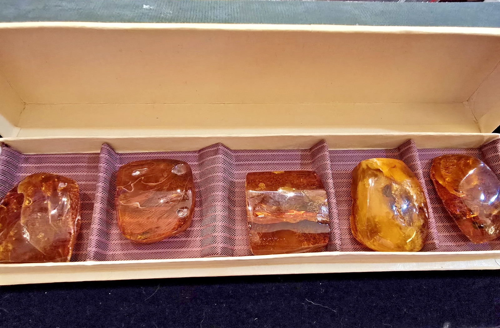 RARE Vintage Box of Prized Amber 5 Loose Pieces from Russian Baltic Region USSR RARE Vintage Box of Prized Amber 5 Loose Pieces from Russian Baltic Region USSR