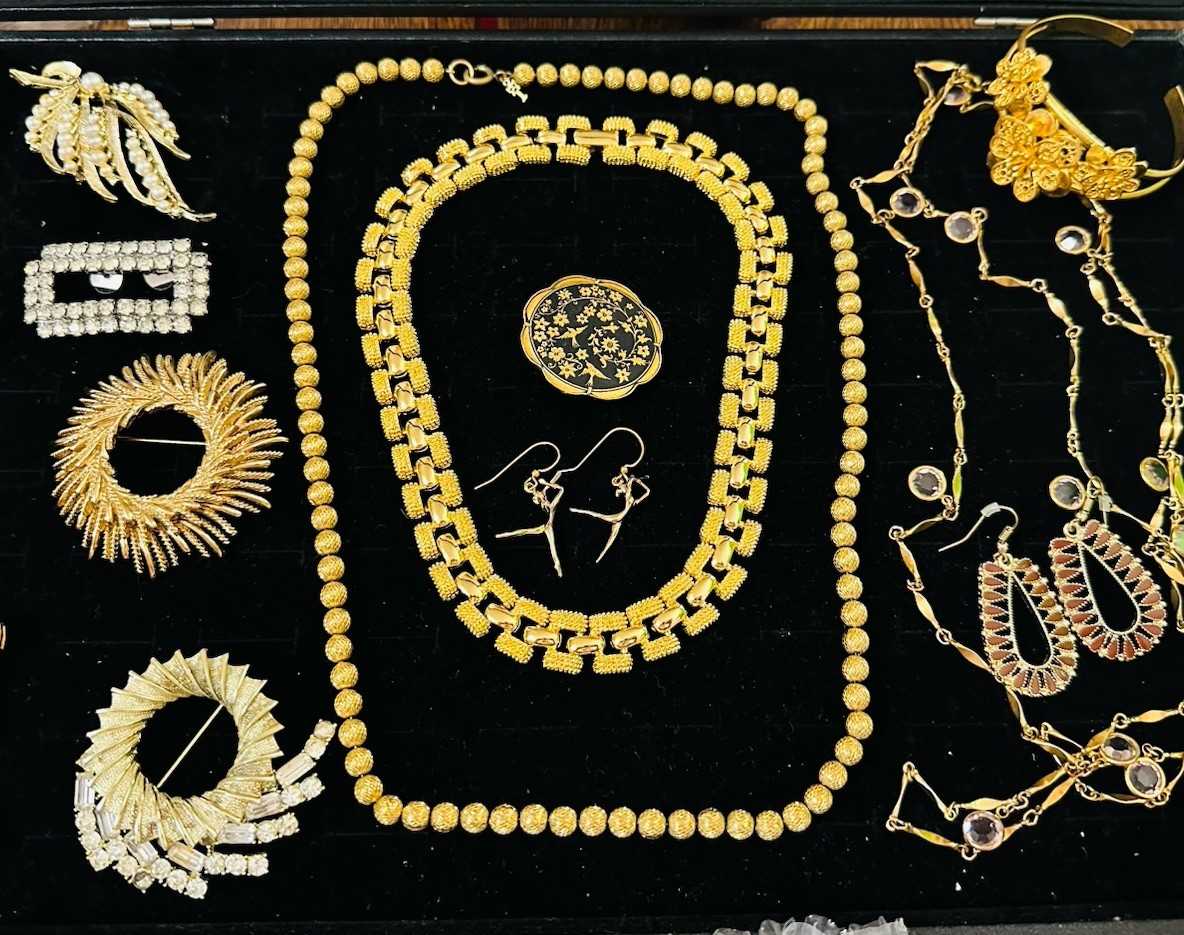 Vintage Lot Of 12 Gold Tone Costume Jewelry Pieces Some Signed Monet Trifari