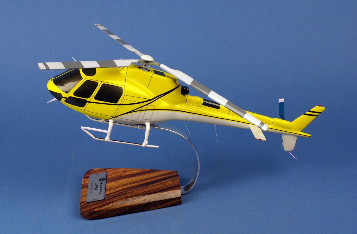Airbus Eurocopter AS350B Ecureuil Squirrel Desk Display Model 1/28 PS Helicopter