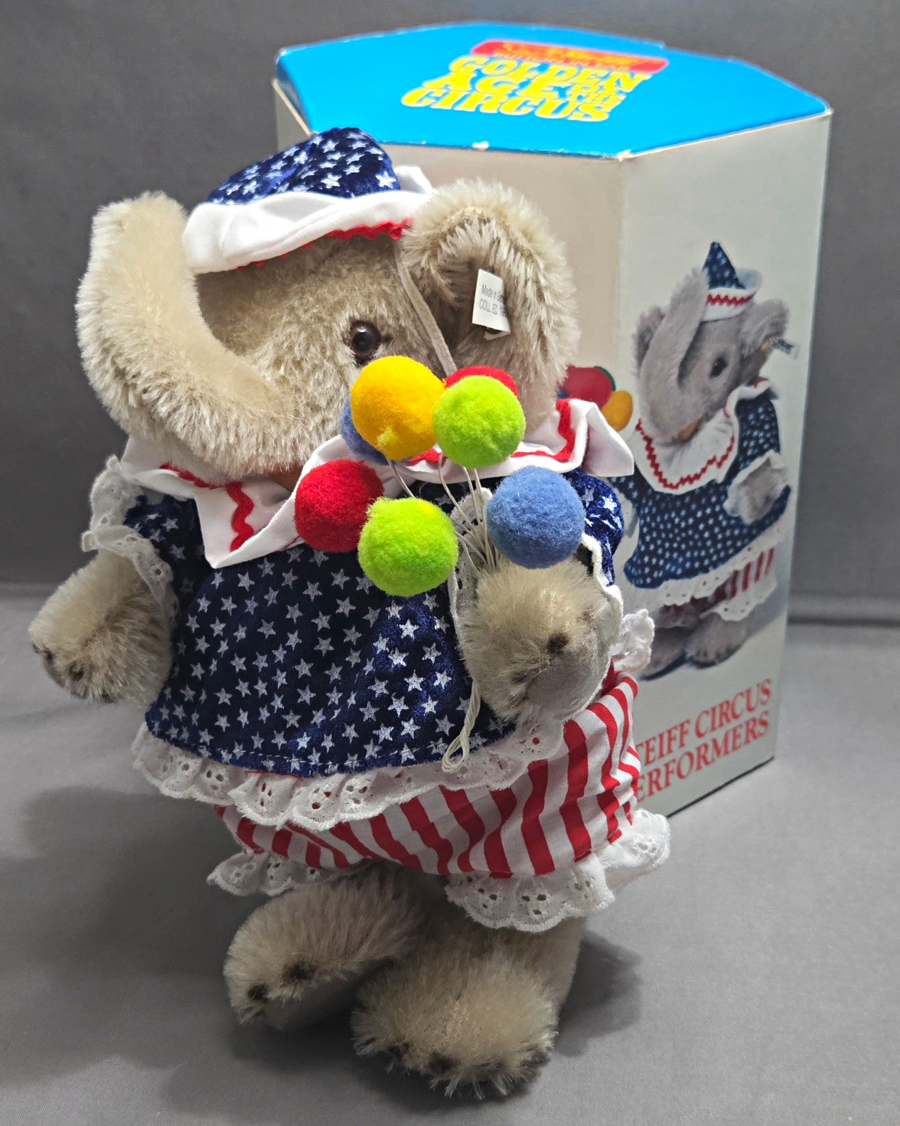 Vintage Steiff Golden Age of the Circus Baby Elephant Balloon Seller 0145/19 Vintage Steiff Golden Age of the Circus Baby Elephant Balloon Seller 0145/19
