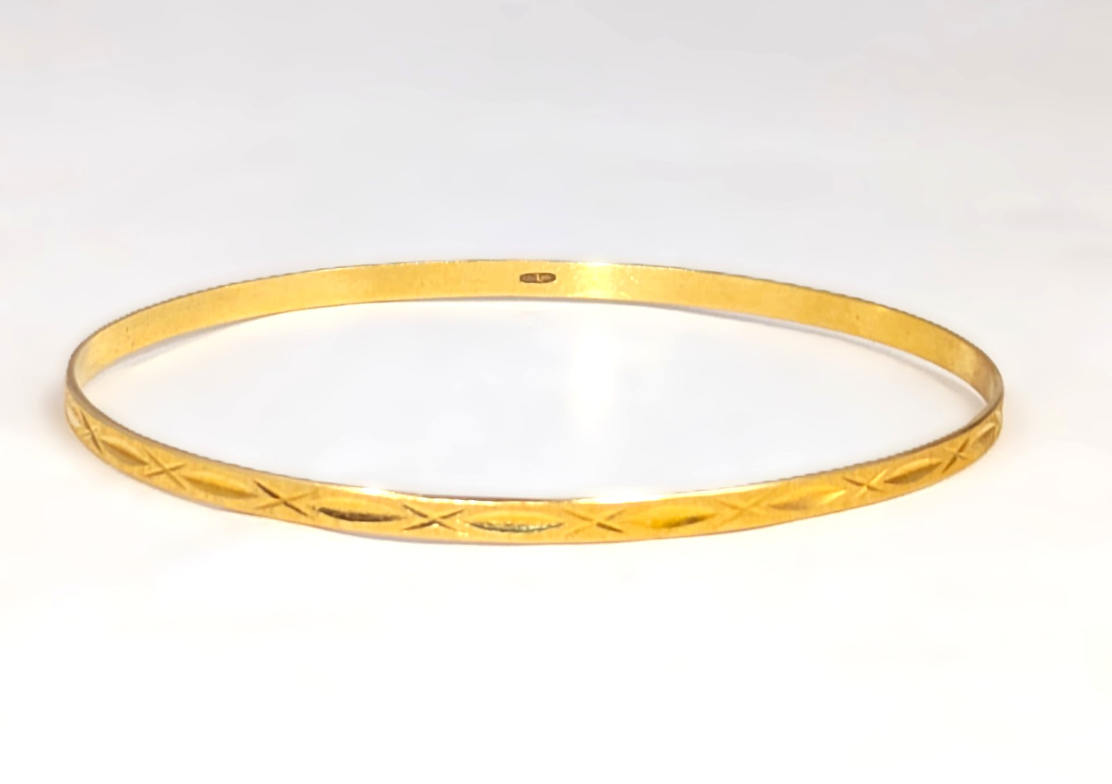 18K Gold Bangle Bracelet, Size 8\ 18K Gold Bangle Bracelet, Size 8\