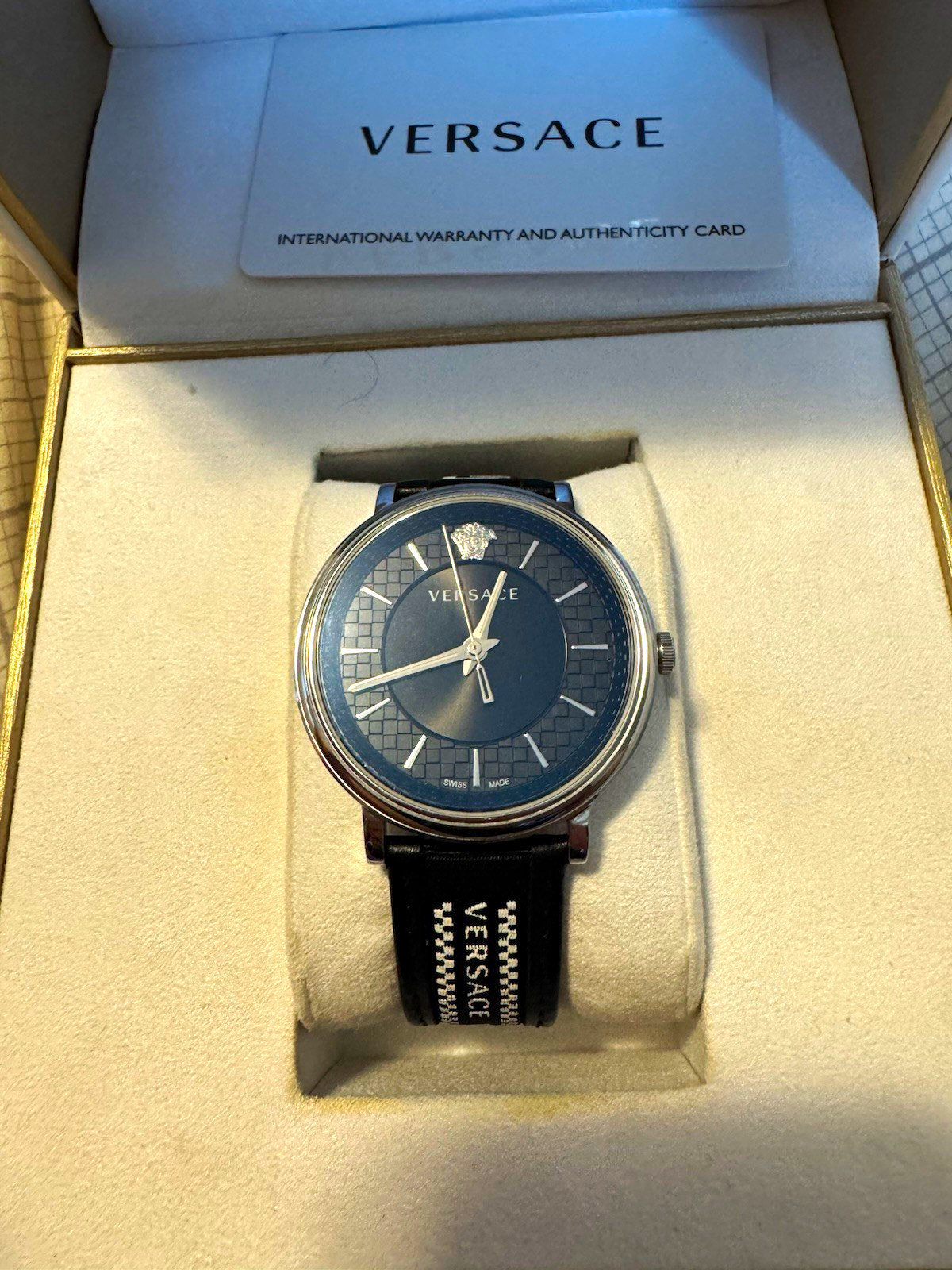 Versace VE5A Swiss Made Quartz Sapphire Crystal Black Dial Watch Box/Papers
