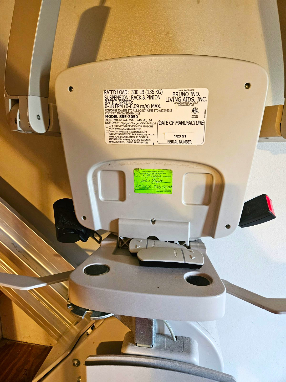 Bruno SRE-3050 Electric Stairlift Straight Rail 300 lb Remote Control Bruno SRE-3050 Electric Stairlift Straight Rail 300 lb Remote Control