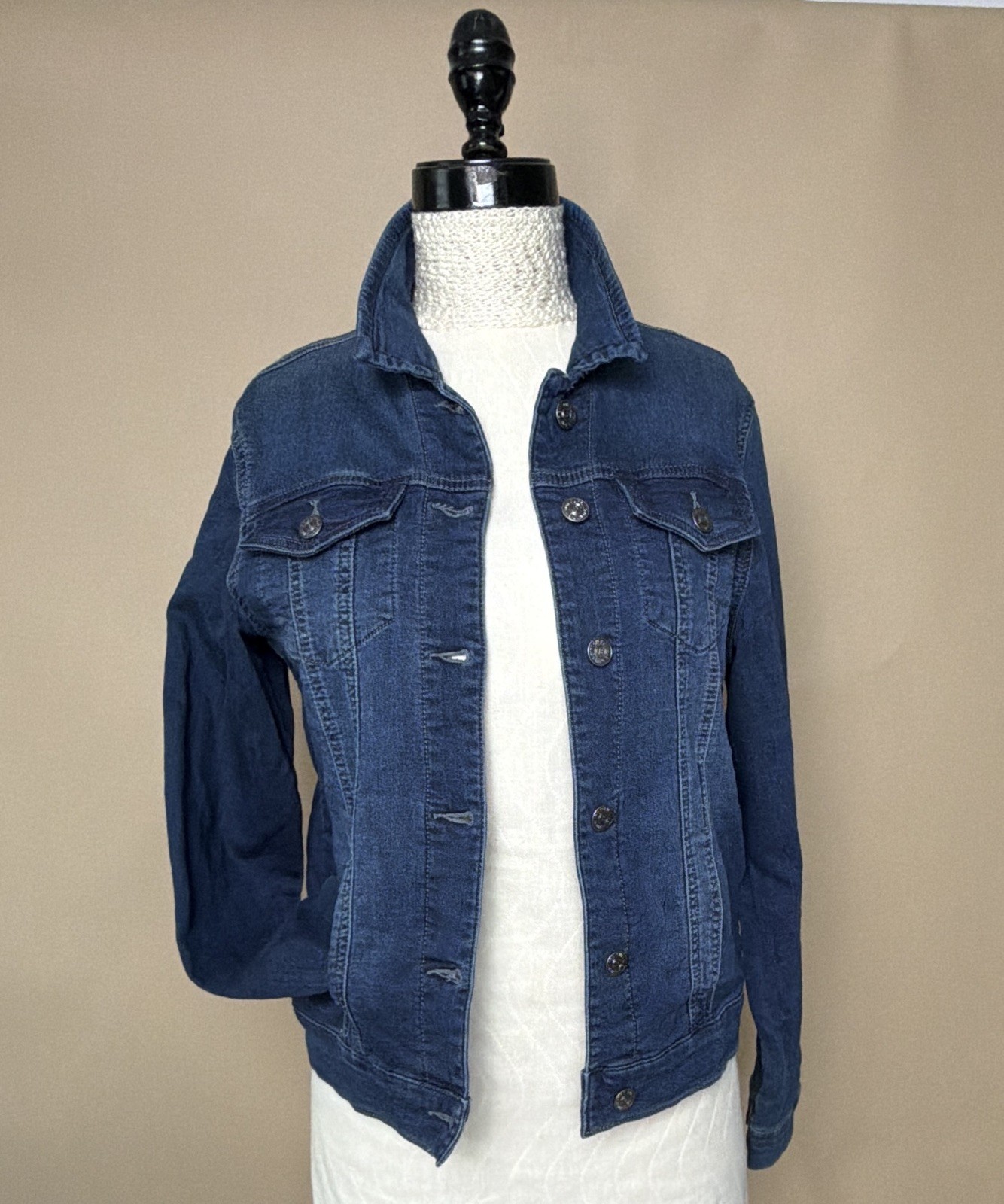 Buffalo David Bitton Women’s Blue Denim Jacket. Size S. Thin and super stretchy