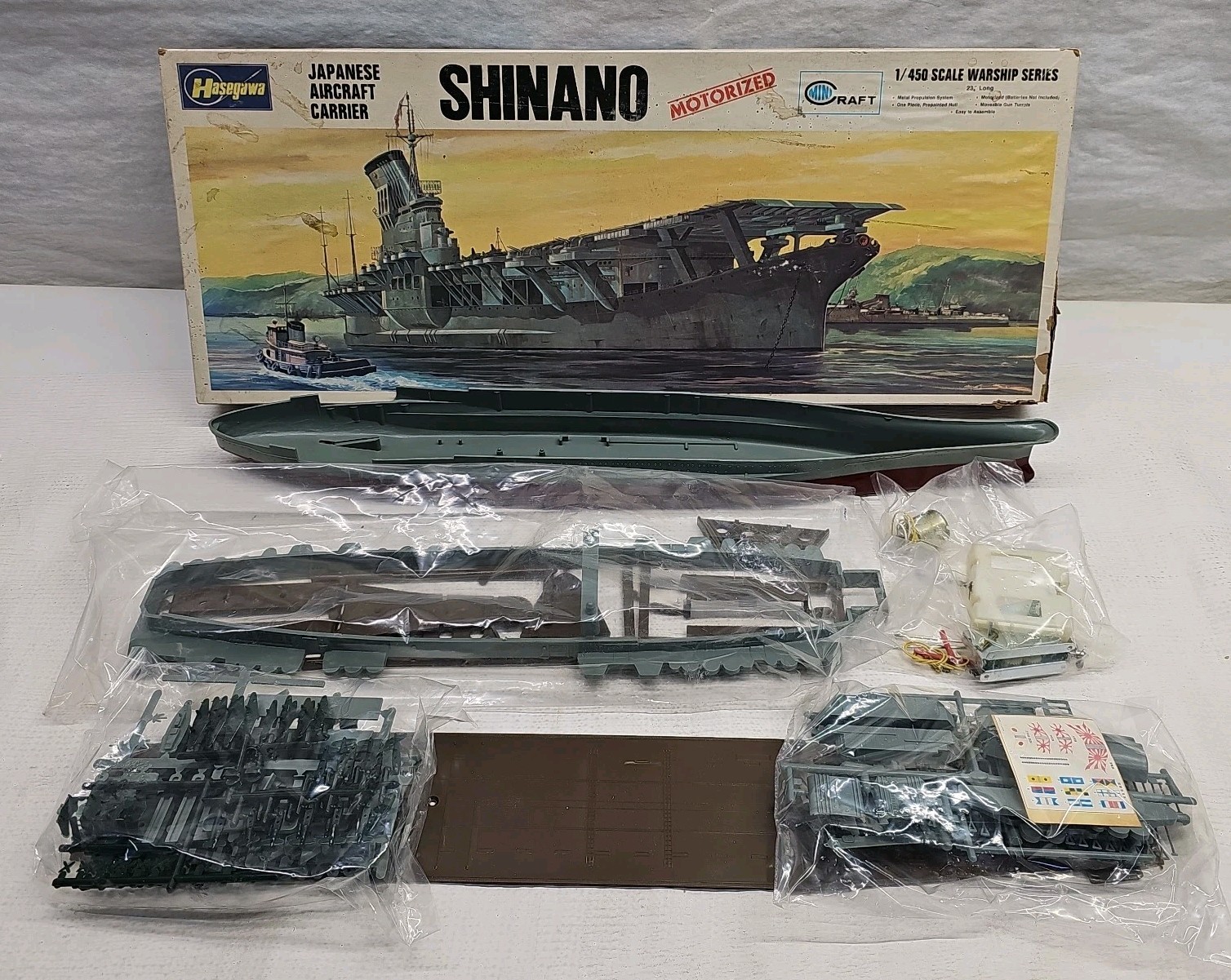 VINTAGE HASEGAWA MOTORIZED SHINANO JAPANESE NAVY AIRCRAFT CARRIER MODEL 1:450