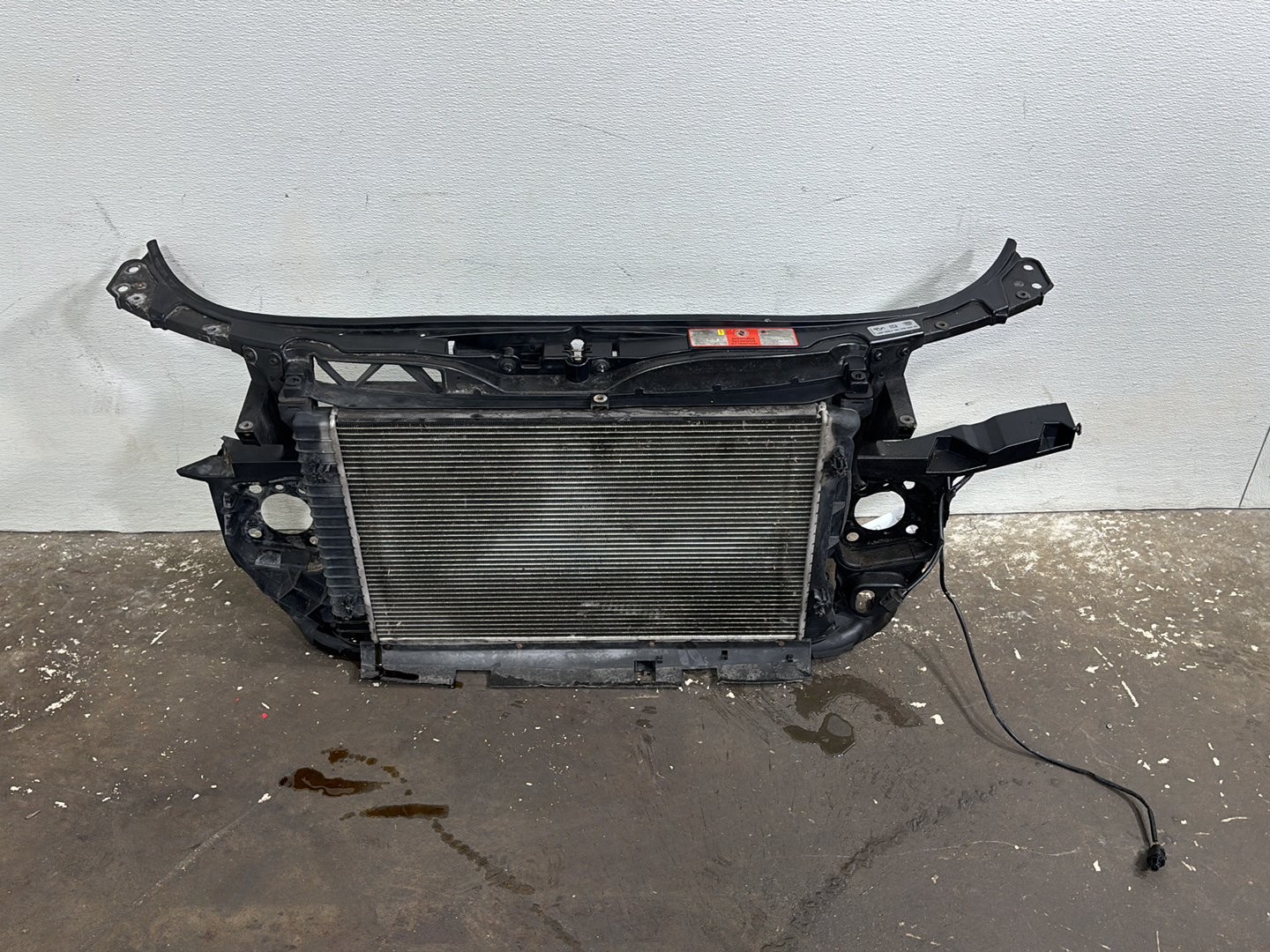 2002-2006 Audi A4 Convertible Engine Radiator Assembly W/ Support OEM