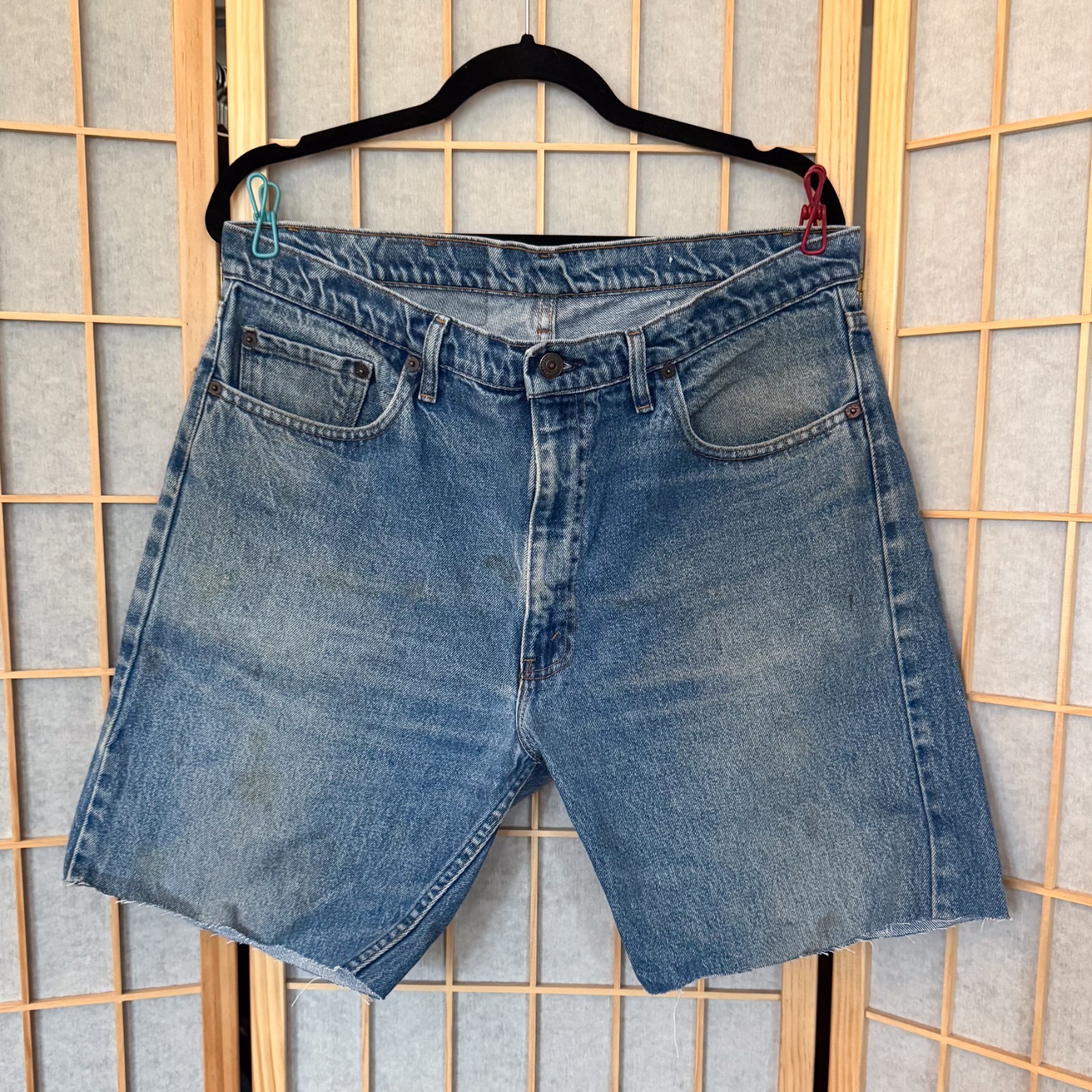 Vintage Y2k/90s Levis cut off  trendy mid length shorts