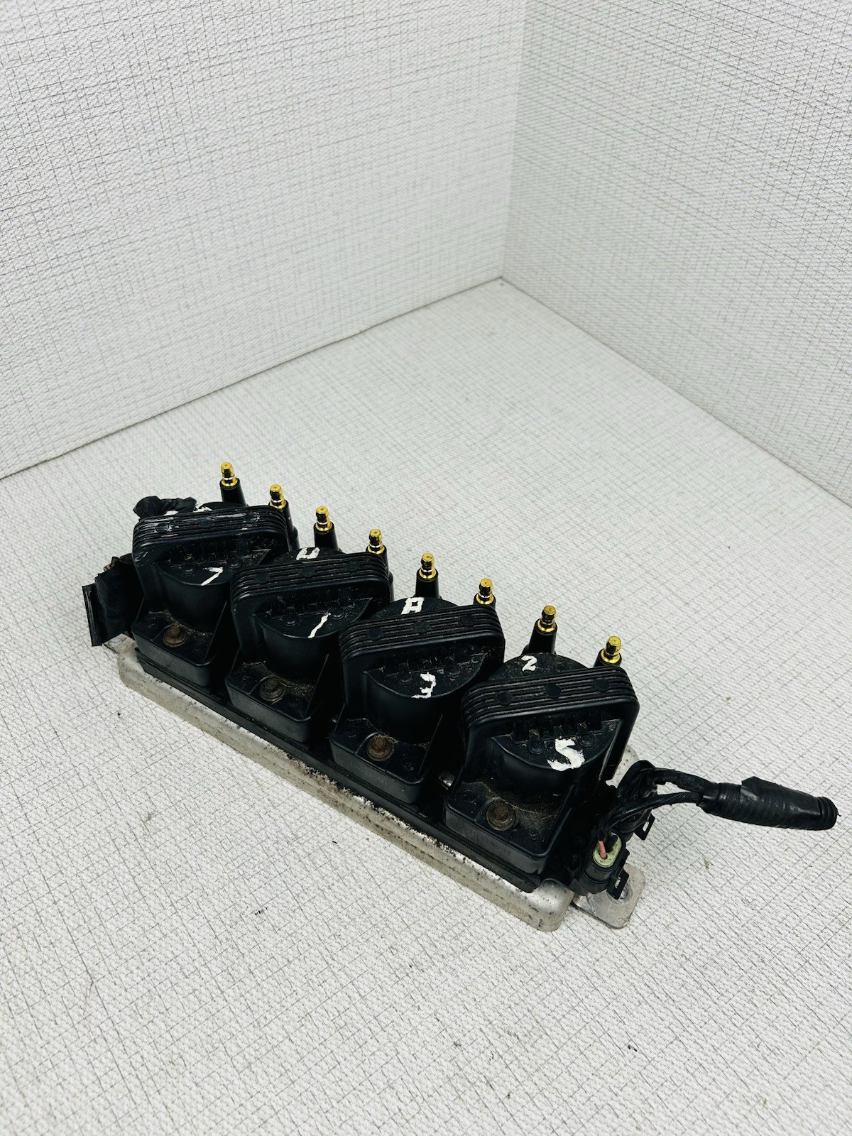 1994-1999 Cadillac 4.6 Ignition Module Computer Coil Pack Assembly Engine Motor 1994-1999 Cadillac 4.6 Ignition Module Computer Coil Pack Assembly Engine Motor
