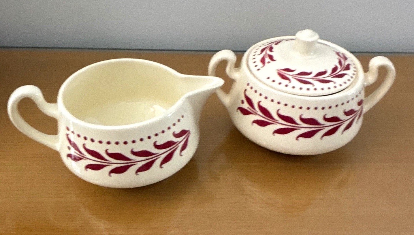 Homer Laughlin Hemlock Red Creamer & Lidded Sugar bowl 3 piece White Red Leaf Homer Laughlin Hemlock Red Creamer & Lidded Sugar bowl 3 piece White Red Leaf