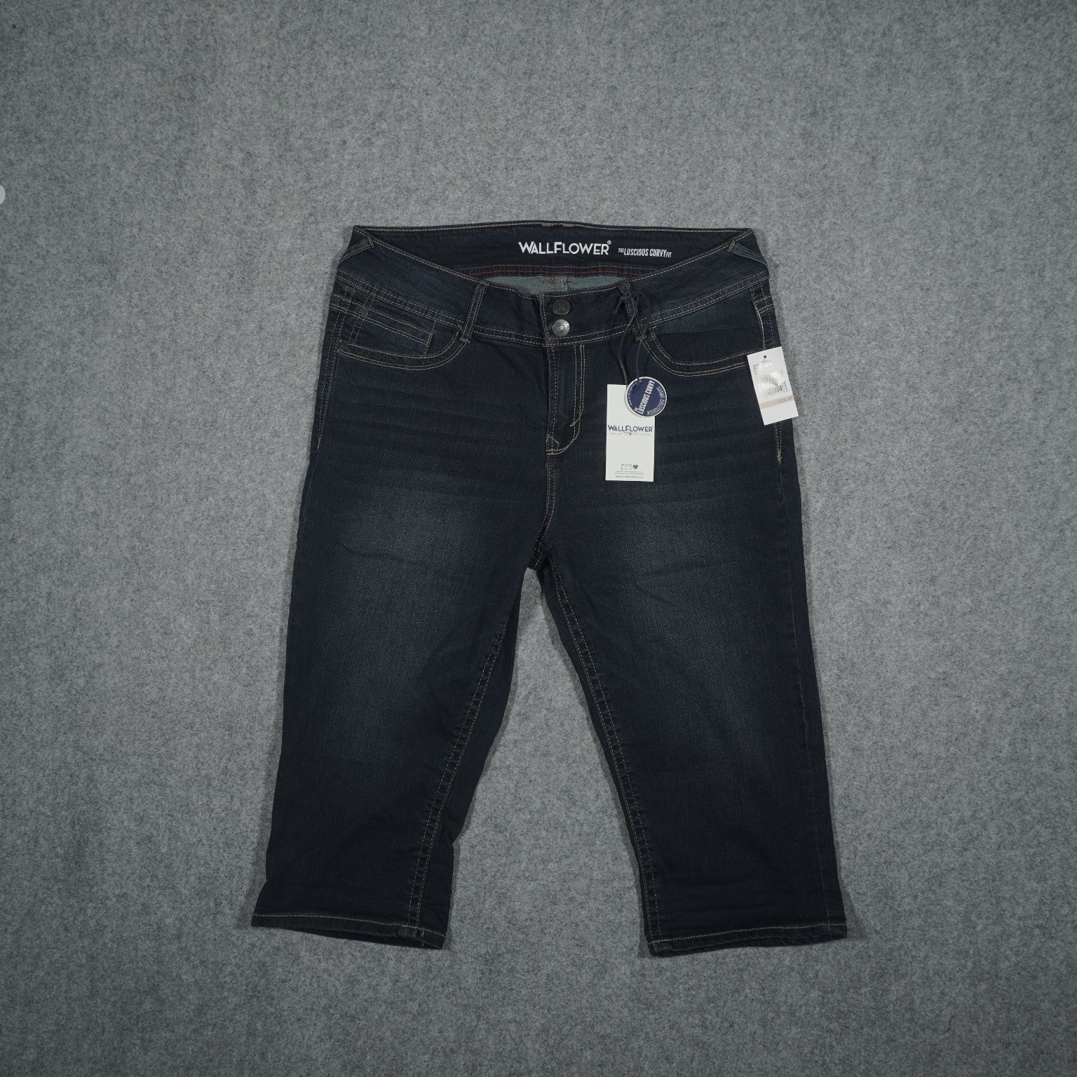 WALLFLOWER Women\'s The Luscious Curvy Fit Capri Jeans Dark Wash Sz 15 Stretch