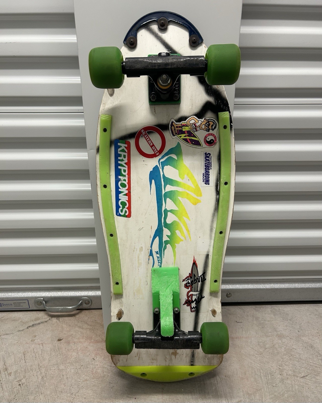 Vintage Alva 80s Original Diamond Tail Dolphin Skateboard Mondo