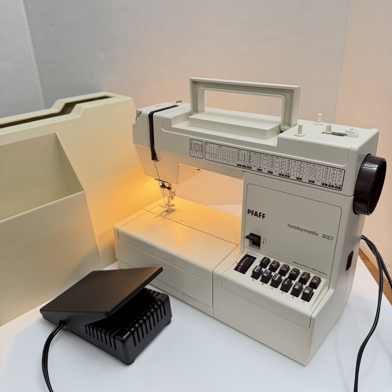 PFAFF Hobbymatic 927 Sewing Machine Tested Working Cleaned Oiled w/ Case Pedal