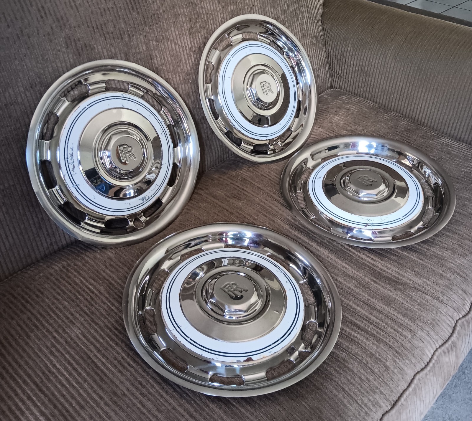 Rolls Royce 1977-1980 Silver Shadow chrome hubcaps Rolls Royce 1977-1980 Silver Shadow chrome hubcaps