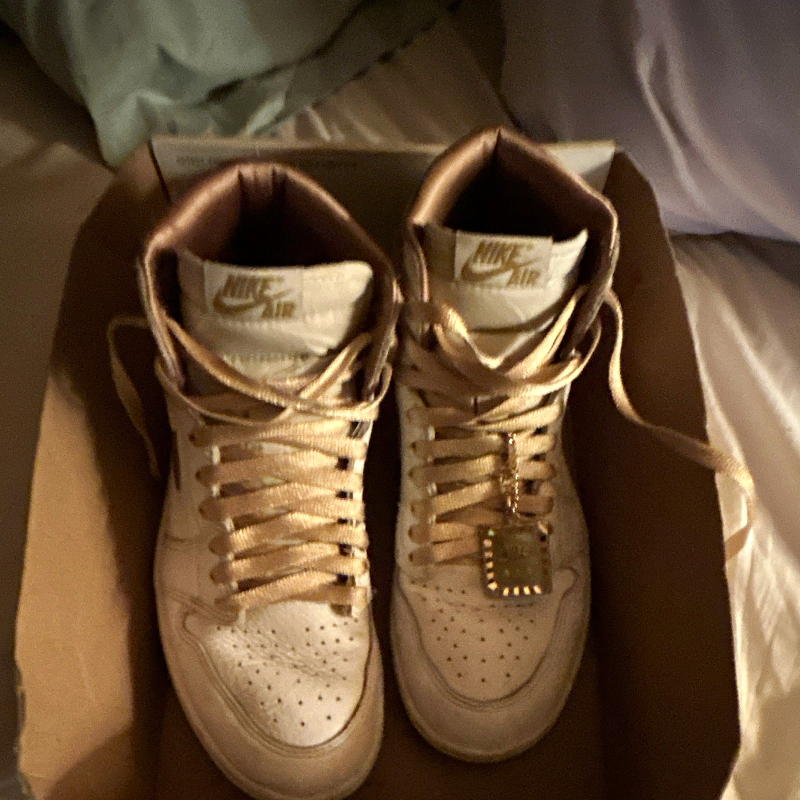 Nike Air Jordan 1 High Top Leather Sneaker White/Gold Lace-Up Basketball