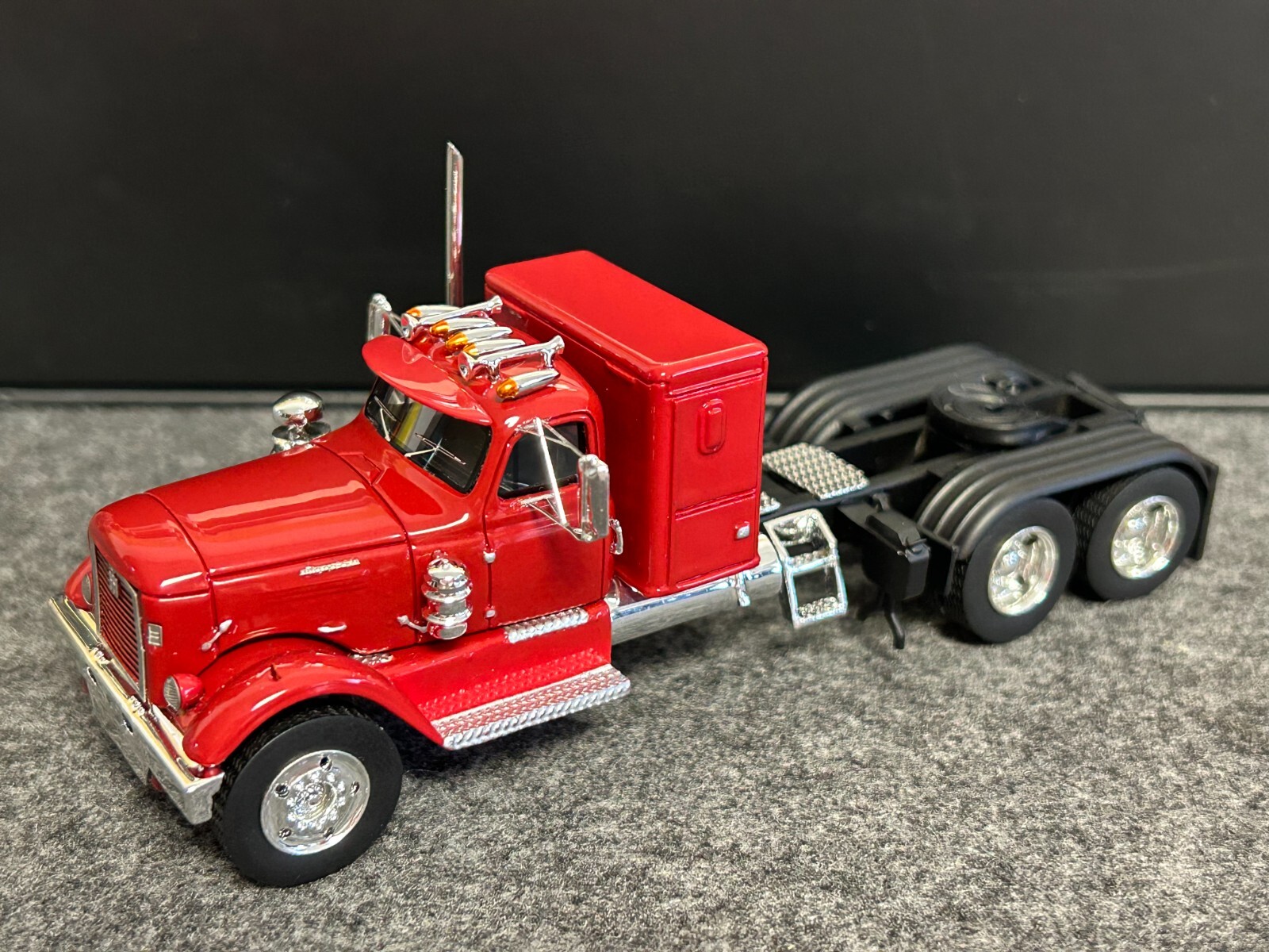 RARE-Top 1/64 High Quality Resin International RDF-405 Tractor-Three styles RARE-Top 1/64 High Quality Resin International RDF-405 Tractor-Three styles