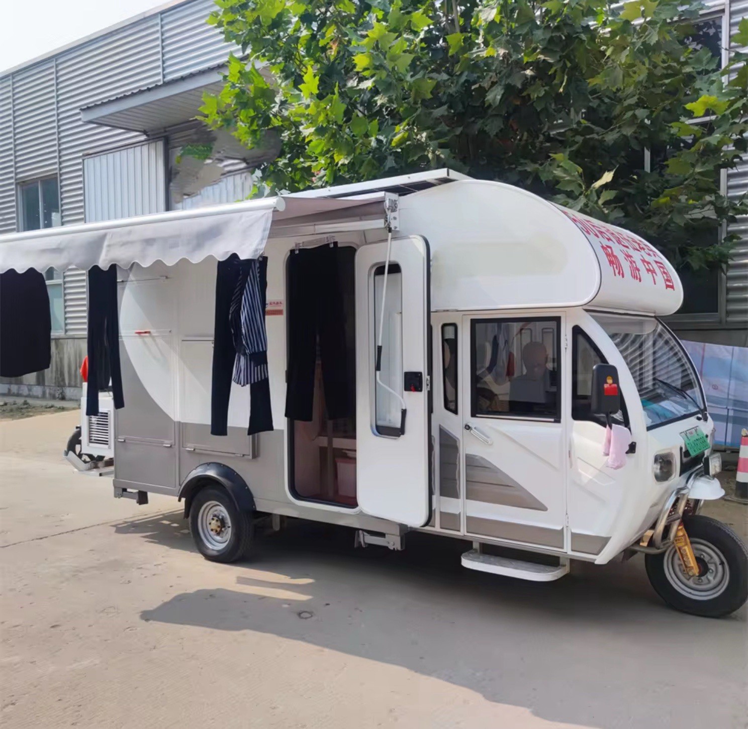 Electric Mini RV Motorhome, Three Wheel Trailer WithBedroom Kitchen Solar Panels