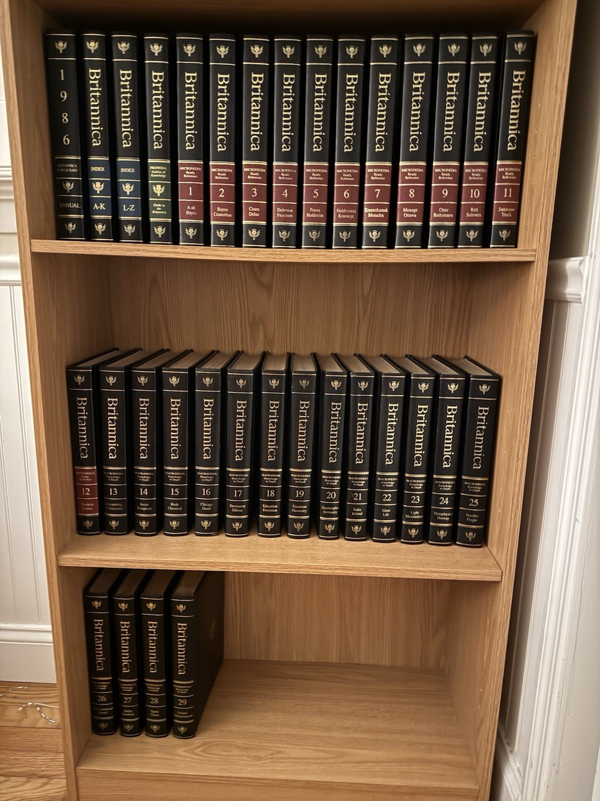 Complete 1986 Encyclopedia Britannica 15th Edition – Padded Leather Set